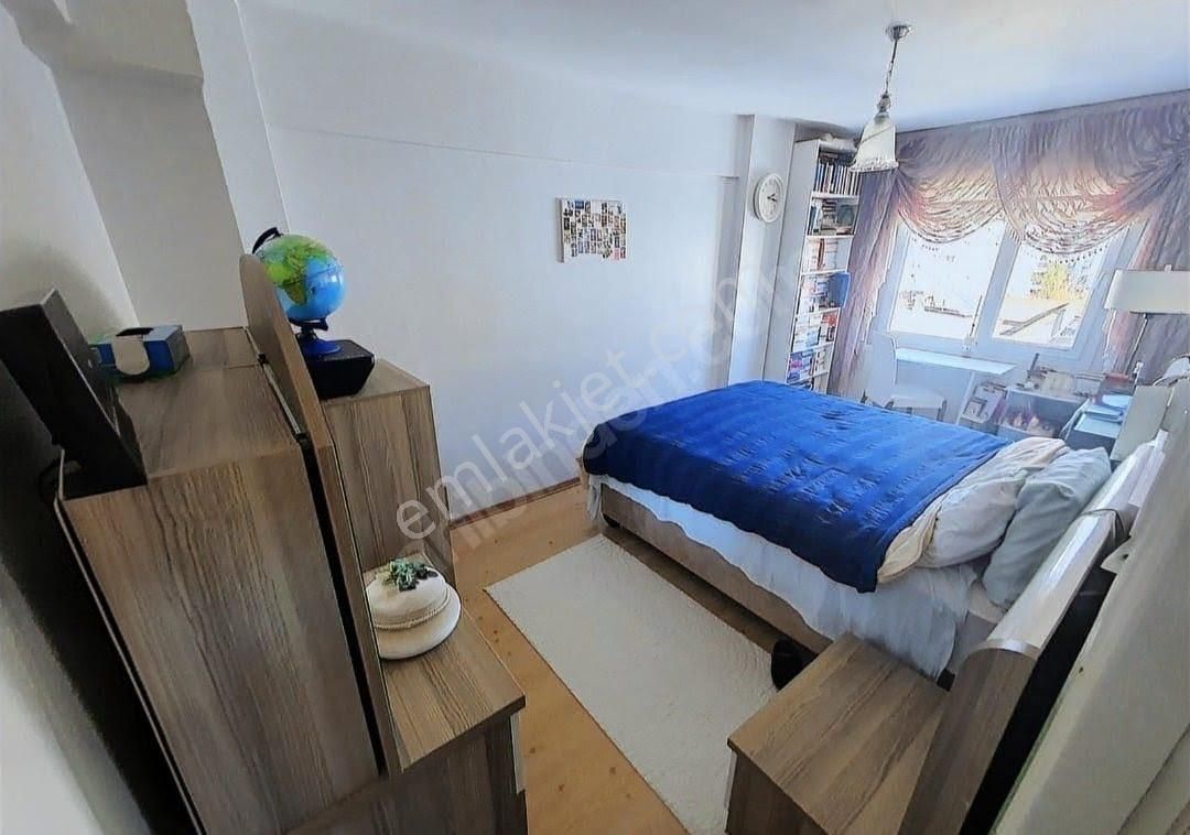 Deniz Manzaralı Merkezde Satılık Ev - Görsel 14