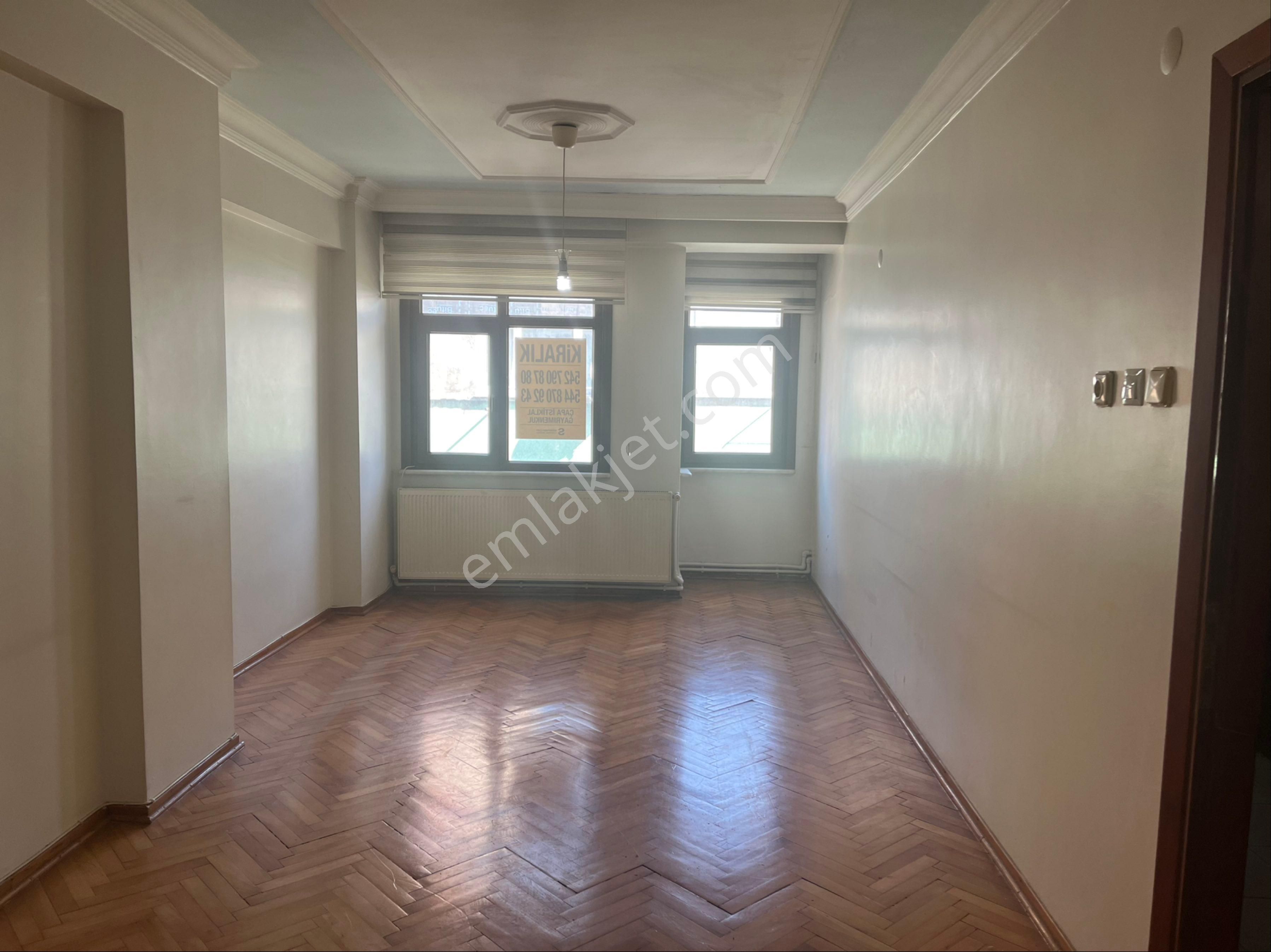 Tramvaya Ve Ana Caddeye Yakın 3+1 Geniş Kiralık Daire