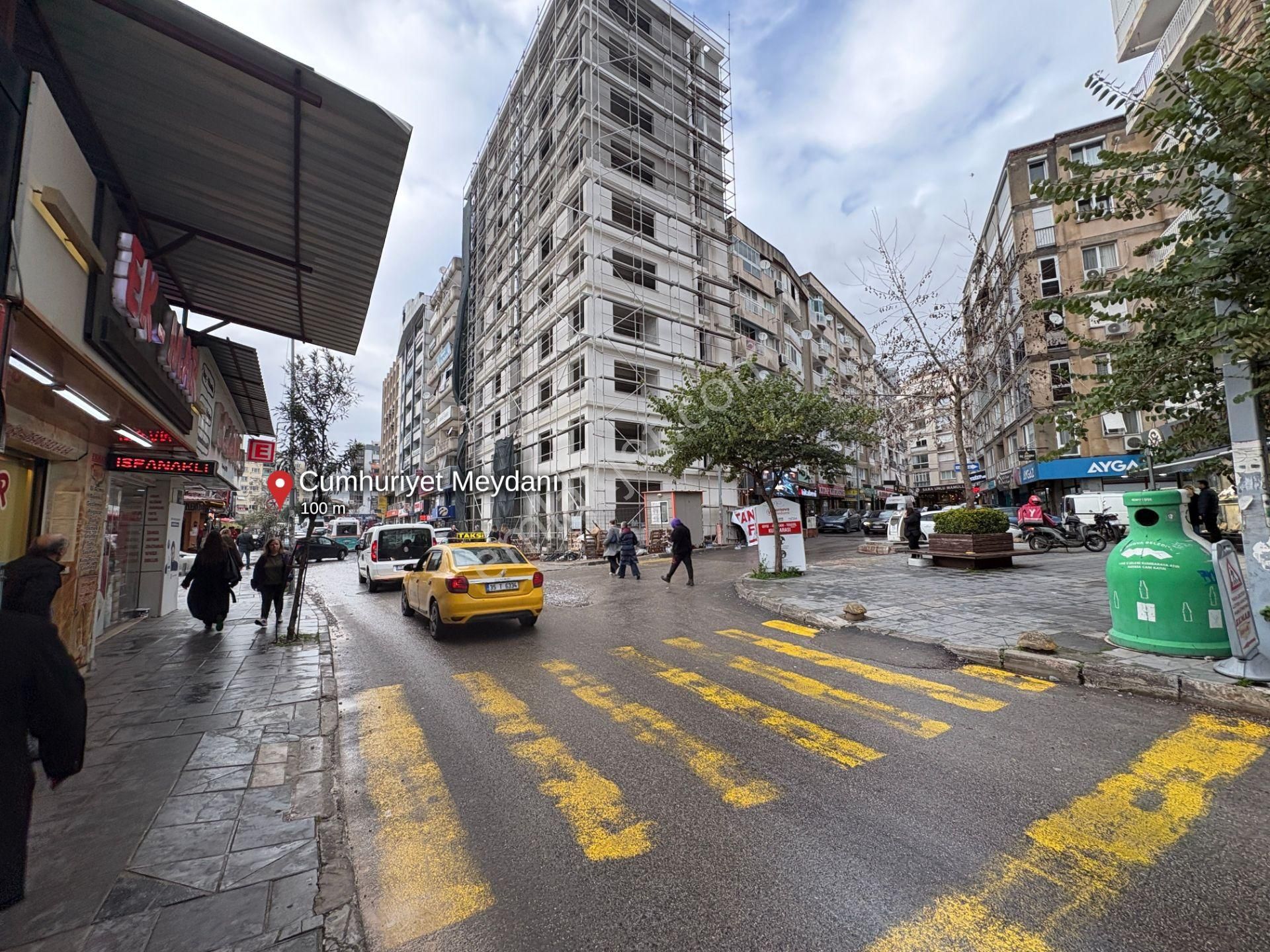 Cumhuriyet Meydanına 100m Mesafede, 3,6m Cepheli Köşe Dükkan - Görsel 2