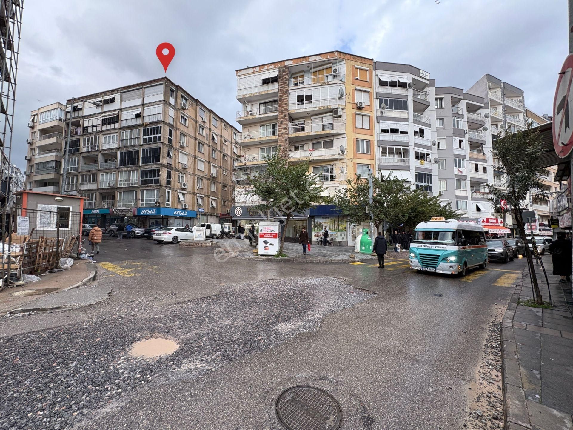 Cumhuriyet Meydanına 100m Mesafede, 3,6m Cepheli Köşe Dükkan