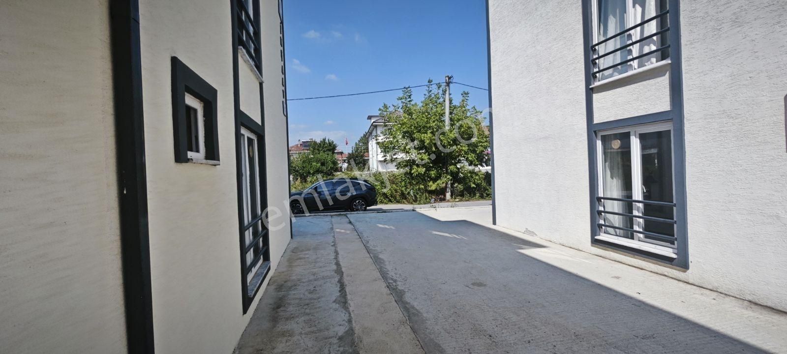 Eşyalı İskanlı Kiracılı 3.kat Satılık 1+1 Daire - Görsel 6