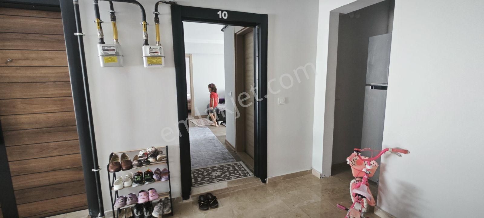 Eşyalı İskanlı Kiracılı 3.kat Satılık 1+1 Daire - Görsel 2