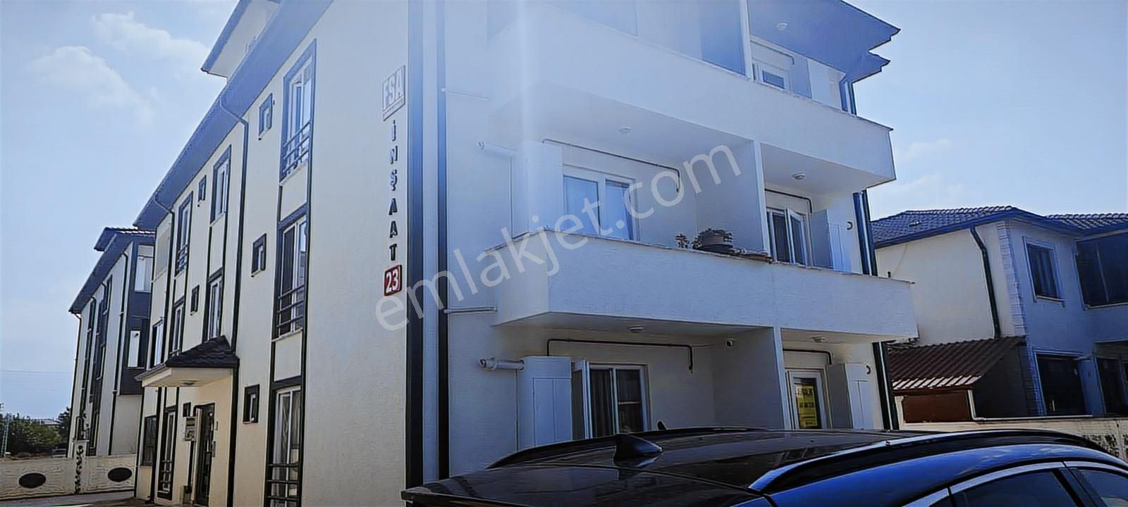 Eşyalı İskanlı Kiracılı 3.kat Satılık 1+1 Daire