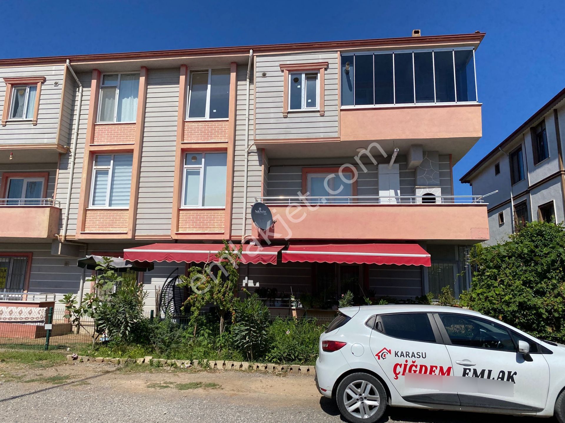 Karasu Çiğdem Emlaktan...yalı Da Merkezi Yerde Kiralık 2+1 - Görsel 3