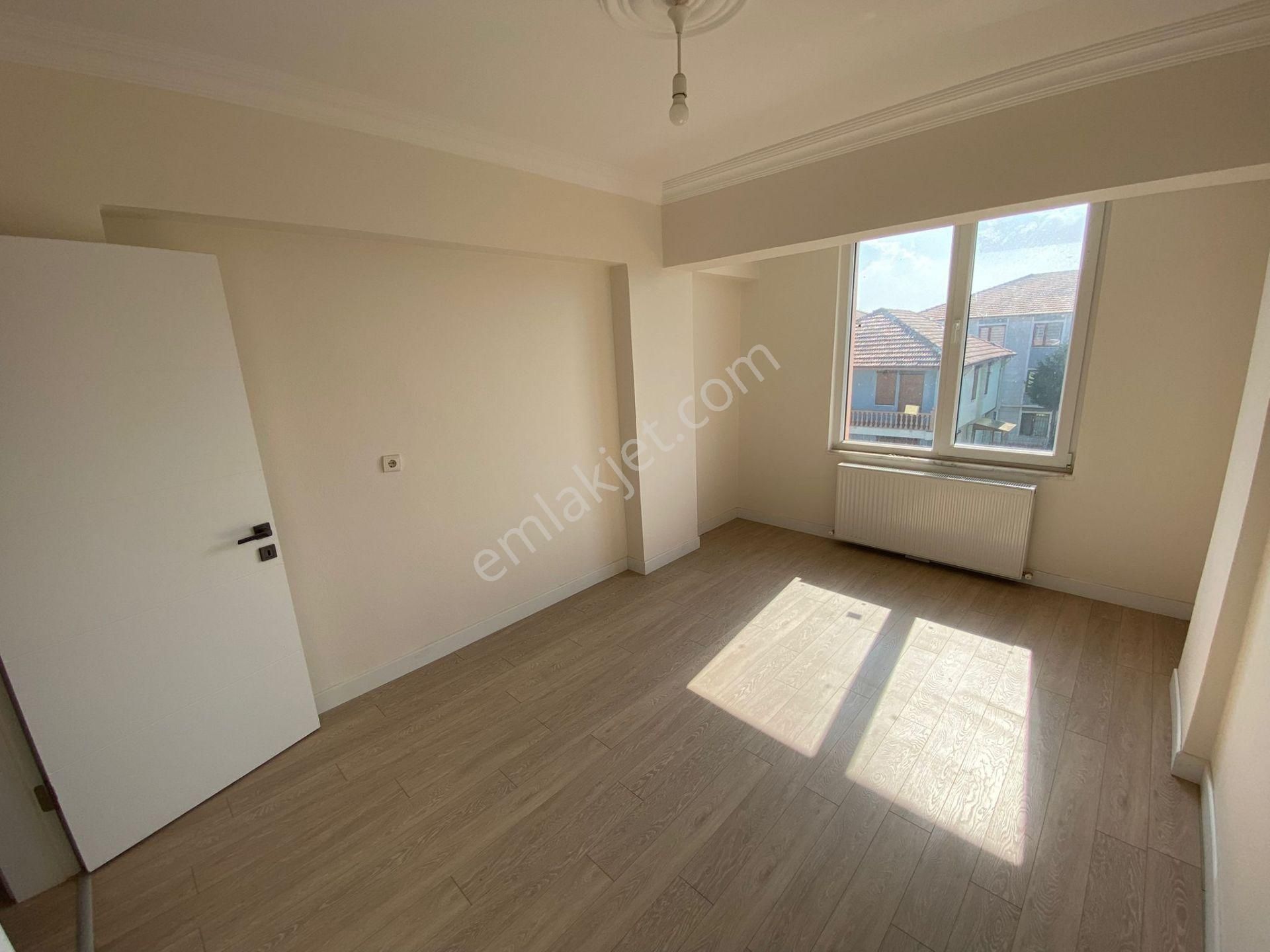 Karasu Çiğdem Emlaktan...yalı Da Merkezi Yerde Kiralık 2+1 - Görsel 18