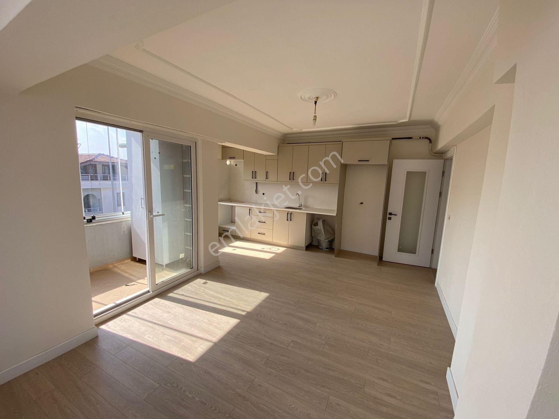 Karasu Çiğdem Emlaktan...yalı Da Merkezi Yerde Kiralık 2+1 - Görsel 11