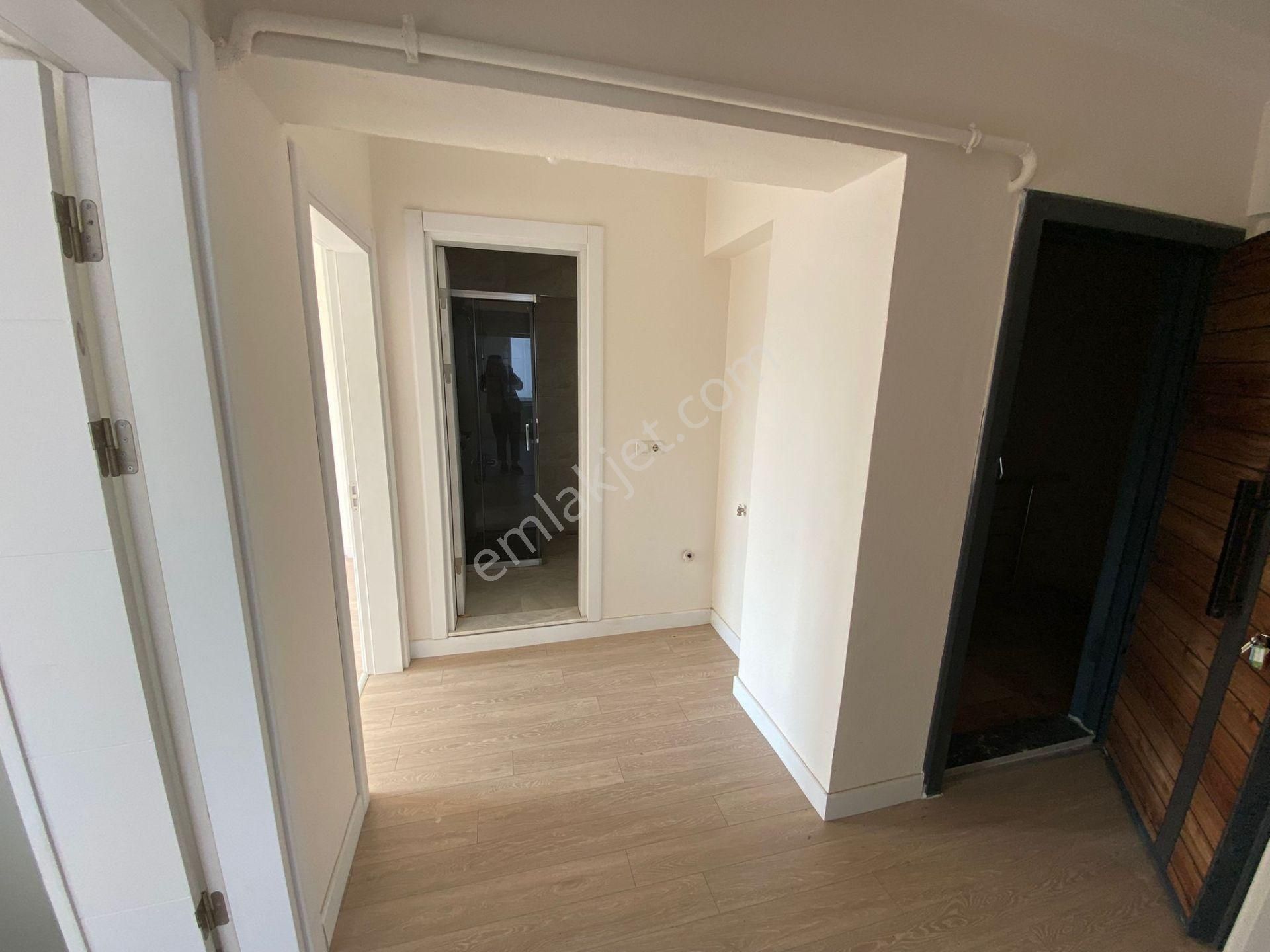 Karasu Çiğdem Emlaktan...yalı Da Merkezi Yerde Kiralık 2+1 - Görsel 8