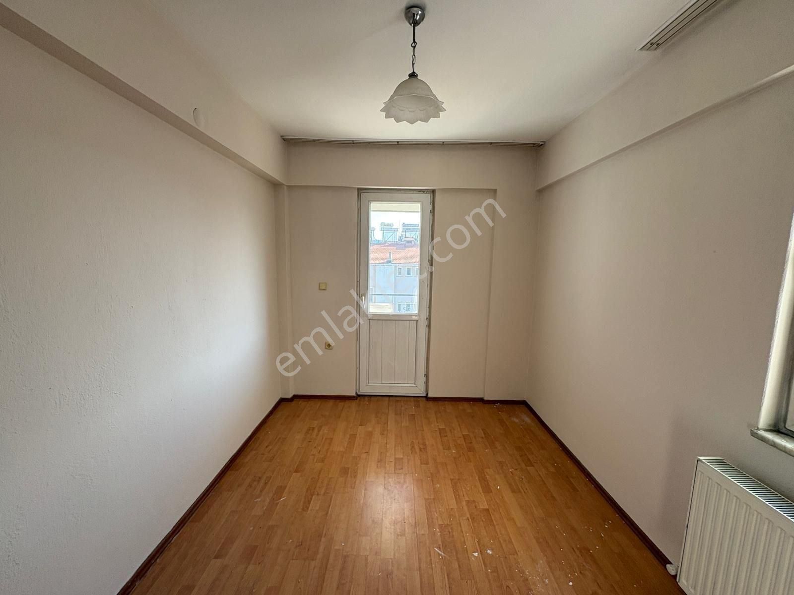 Milas Cumhuriyet Mahallesinde 3+1 Doğalgazlı Kiralık Daire - Görsel 15