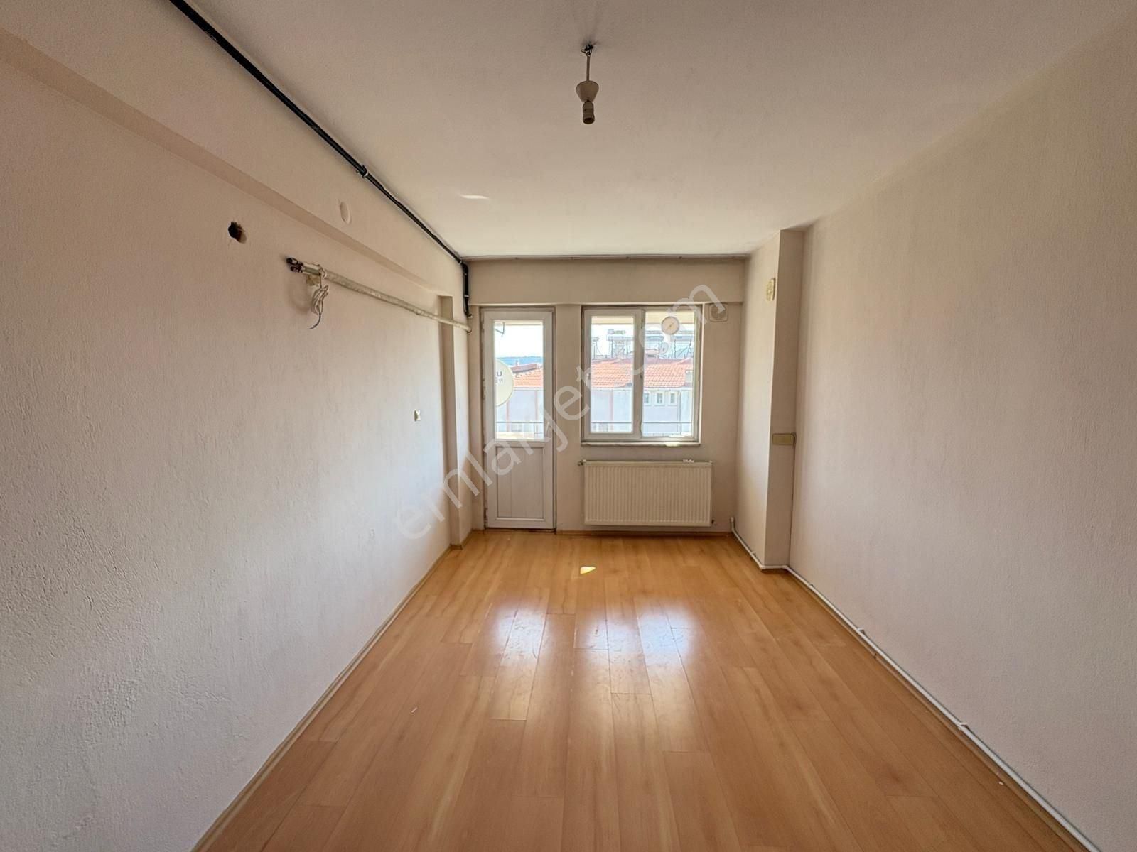 Milas Cumhuriyet Mahallesinde 3+1 Doğalgazlı Kiralık Daire - Görsel 17