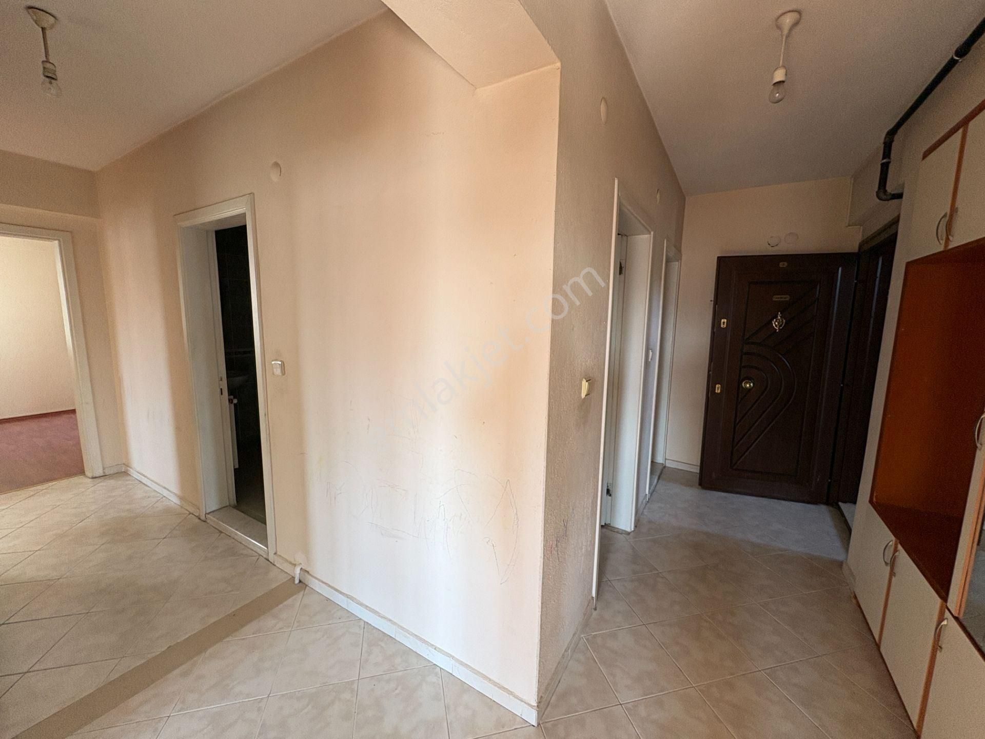 Milas Cumhuriyet Mahallesinde 3+1 Doğalgazlı Kiralık Daire - Görsel 7