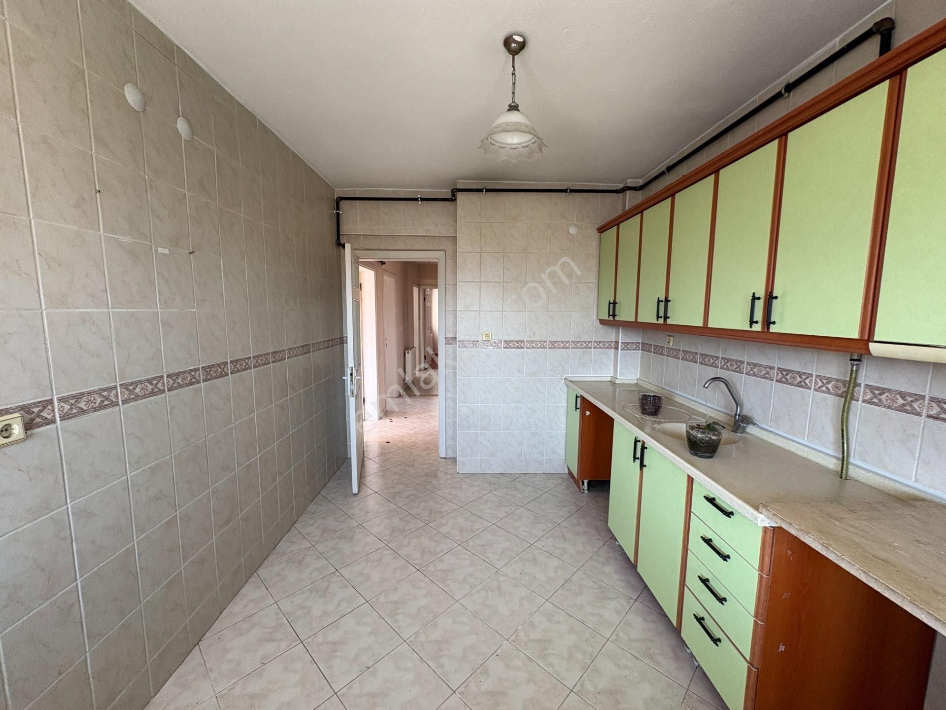 Milas Cumhuriyet Mahallesinde 3+1 Doğalgazlı Kiralık Daire - Görsel 5