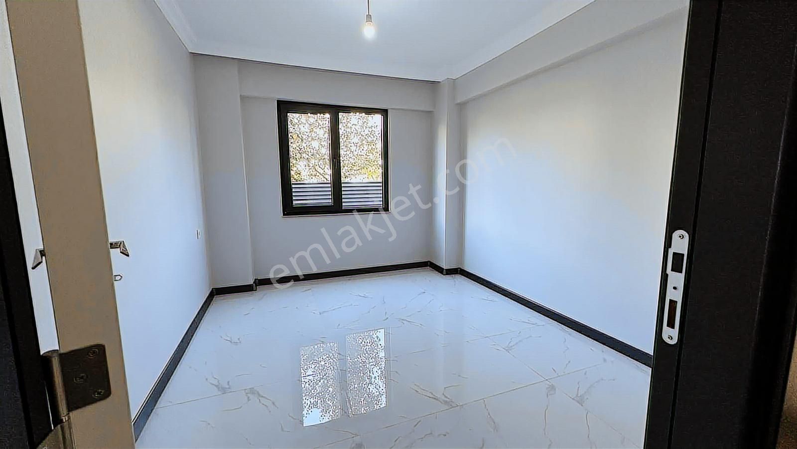 Aker Emlaktan İskanlı Bahçeli Lüks 2+1 Daire - Görsel 4