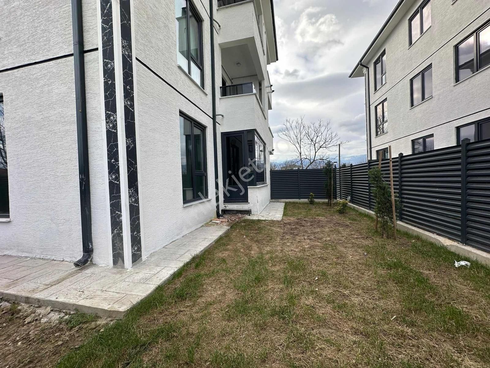 Aker Emlaktan İskanlı Bahçeli Lüks 2+1 Daire - Görsel 7