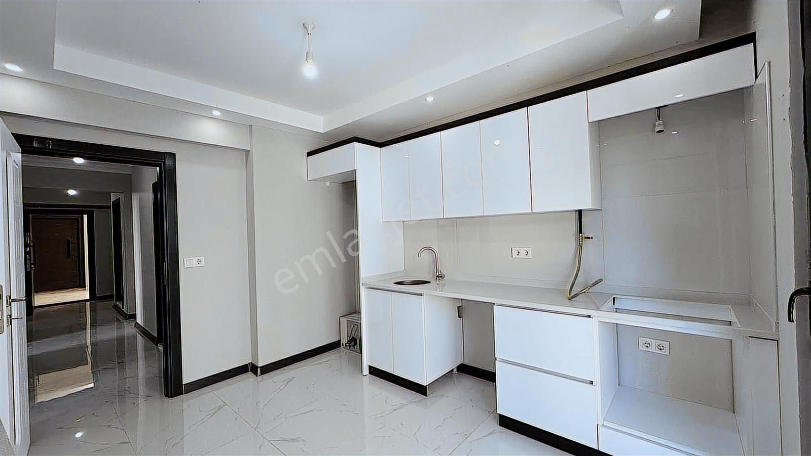 Aker Emlaktan İskanlı Bahçeli Lüks 2+1 Daire - Görsel 13