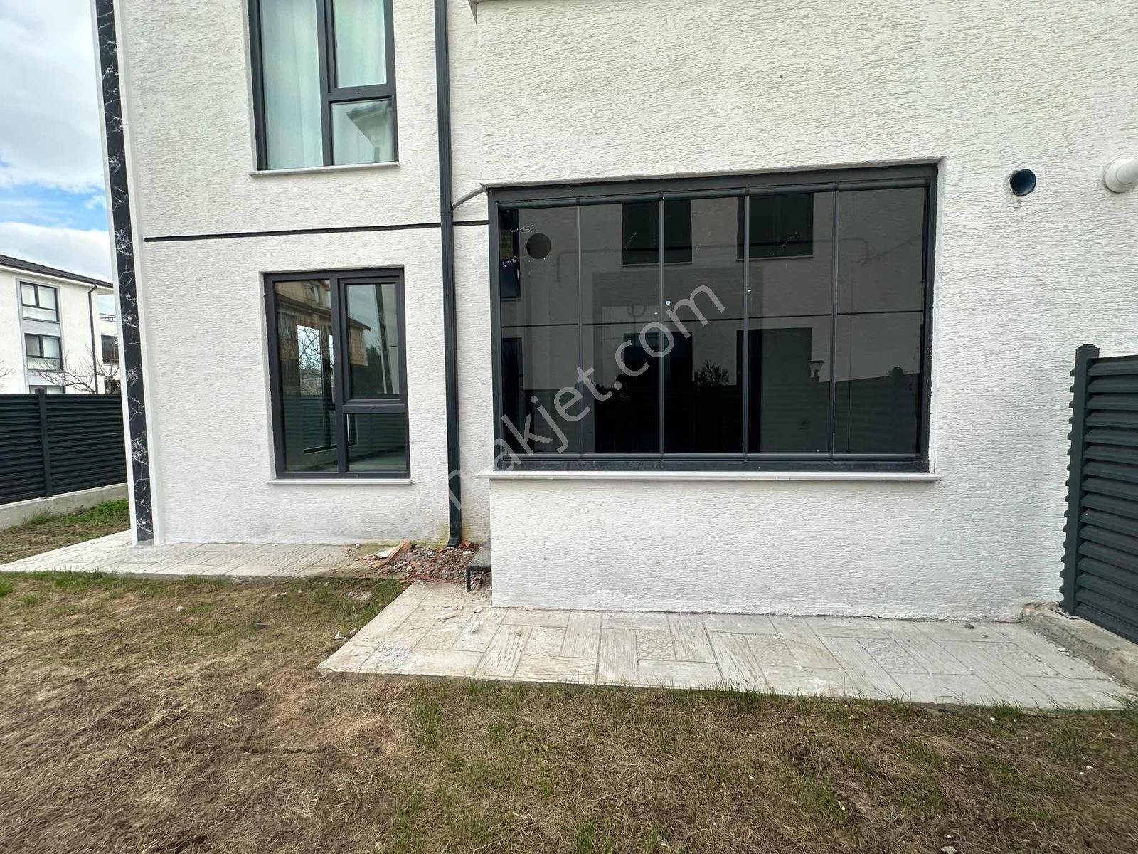 Aker Emlaktan İskanlı Bahçeli Lüks 2+1 Daire - Görsel 19