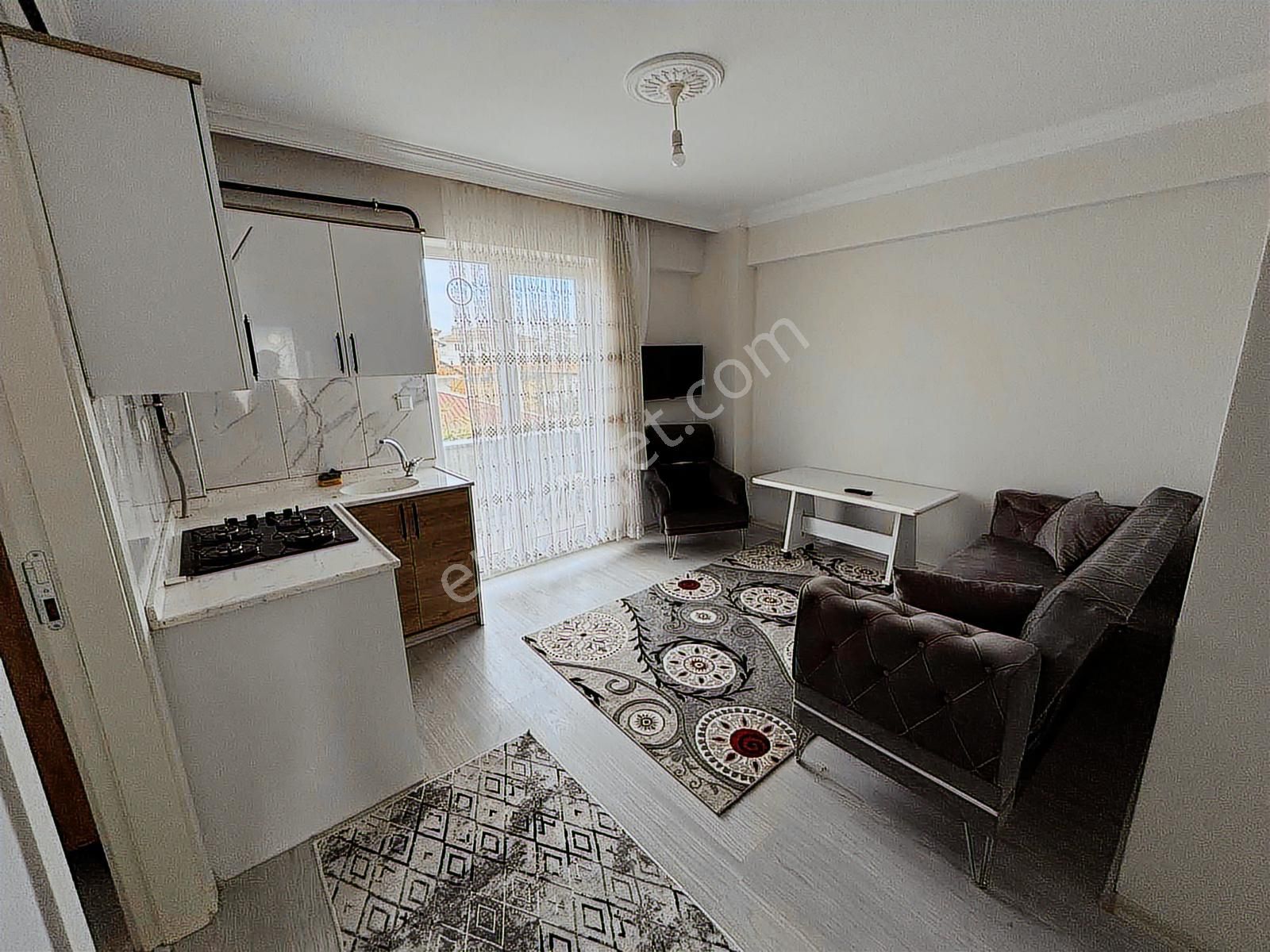 Eşyalı İskanlı Kiracılı 3.kat 1+1 Satılık Daire - Görsel 2