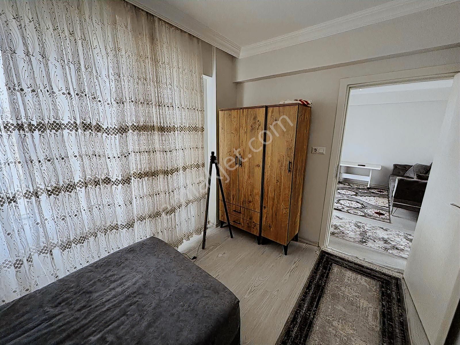 Eşyalı İskanlı Kiracılı 3.kat 1+1 Satılık Daire - Görsel 3