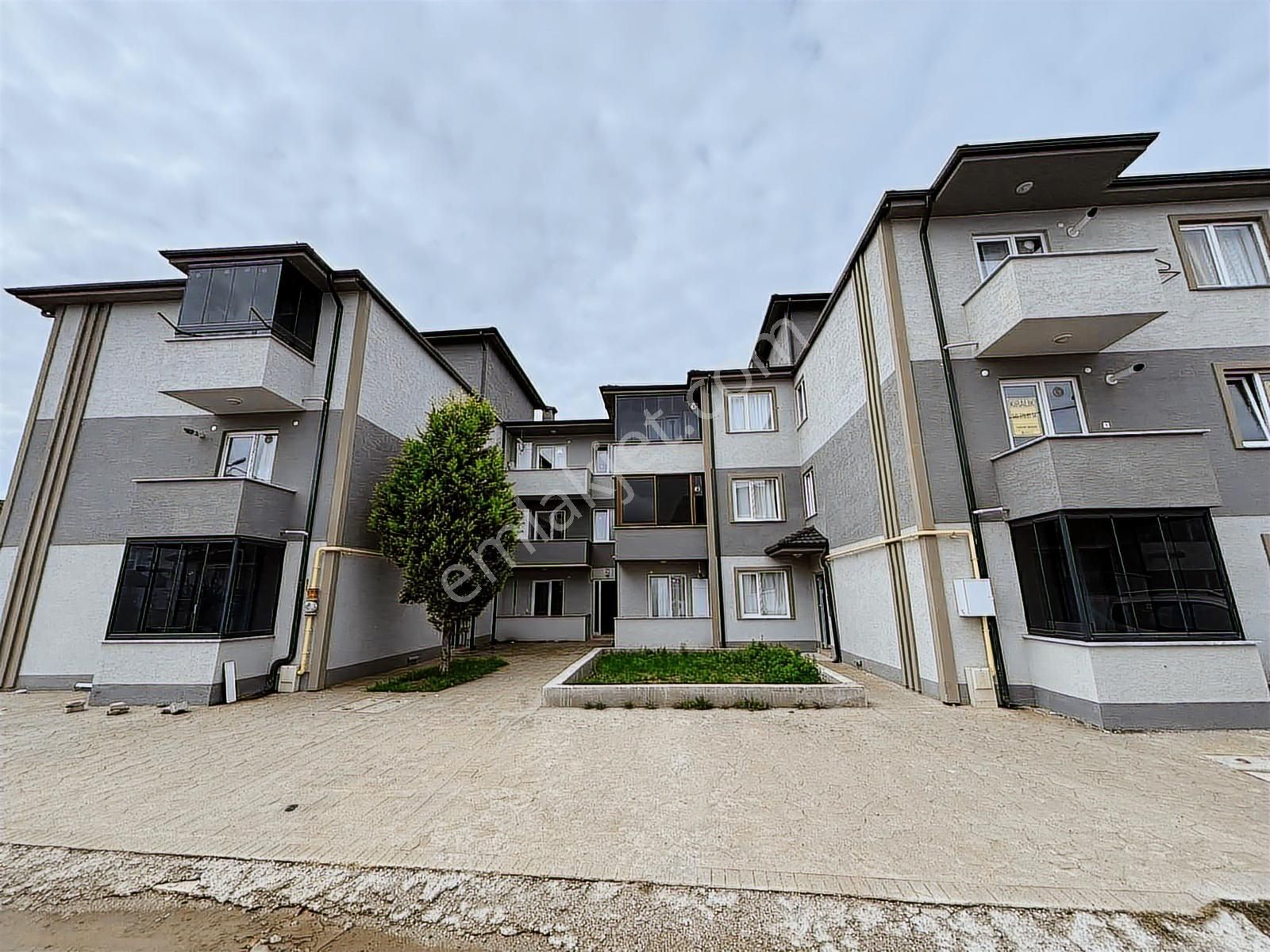 Eşyalı İskanlı Kiracılı 3.kat 1+1 Satılık Daire - Görsel 5