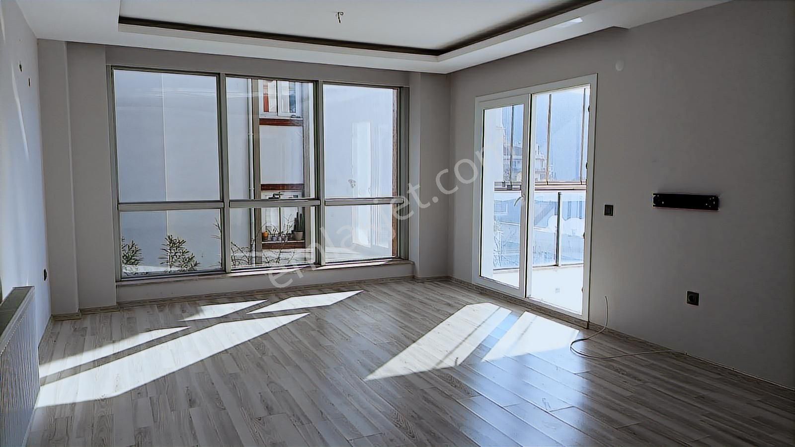 Kuşadası Ege Mh Nezih Site İçerisinde 3+1.kapalı Mutfaklı,kirlk - Görsel 8