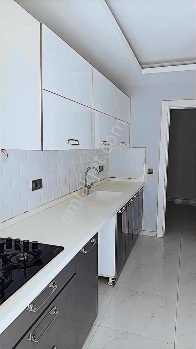 Kuşadası Ege Mh Nezih Site İçerisinde 3+1.kapalı Mutfaklı,kirlk - Görsel 9