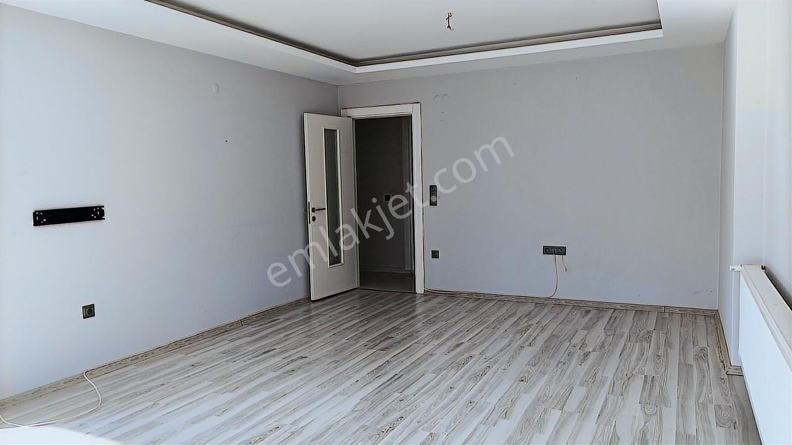 Kuşadası Ege Mh Nezih Site İçerisinde 3+1.kapalı Mutfaklı,kirlk - Görsel 6