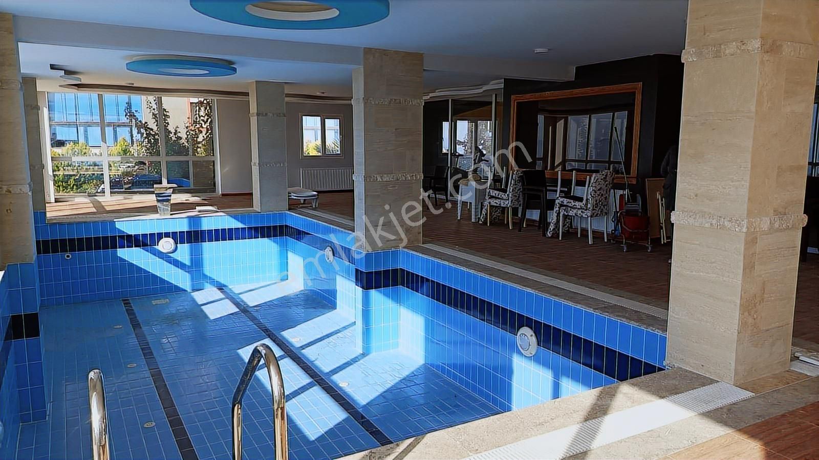 Kuşadası Ege Mh Nezih Site İçerisinde 3+1.kapalı Mutfaklı,kirlk - Görsel 3
