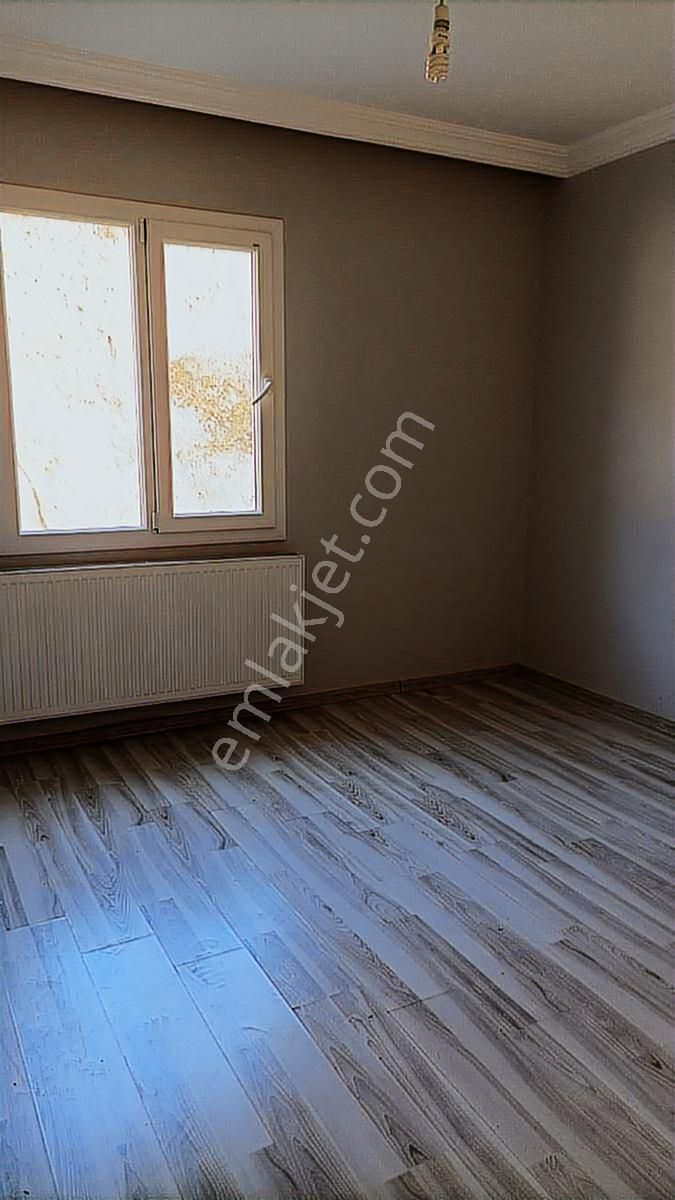 Kuşadası Ege Mh Nezih Site İçerisinde 3+1.kapalı Mutfaklı,kirlk - Görsel 22