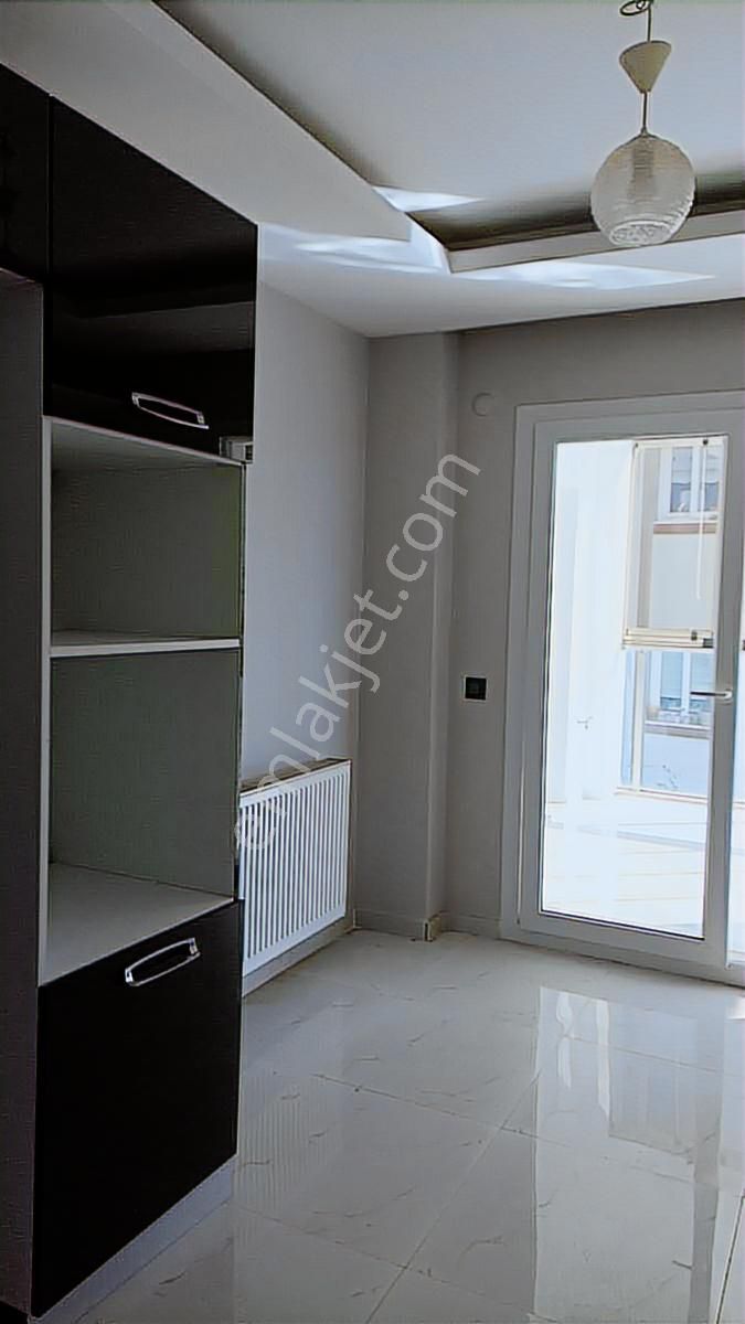 Kuşadası Ege Mh Nezih Site İçerisinde 3+1.kapalı Mutfaklı,kirlk - Görsel 2