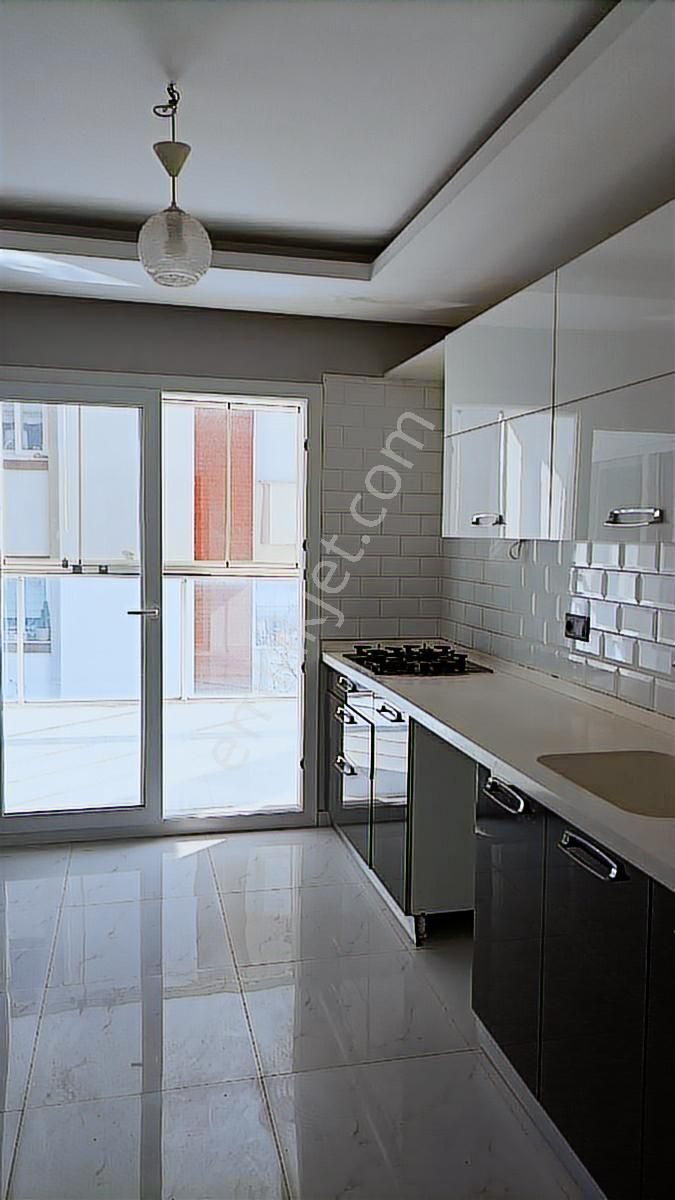 Kuşadası Ege Mh Nezih Site İçerisinde 3+1.kapalı Mutfaklı,kirlk - Görsel 4
