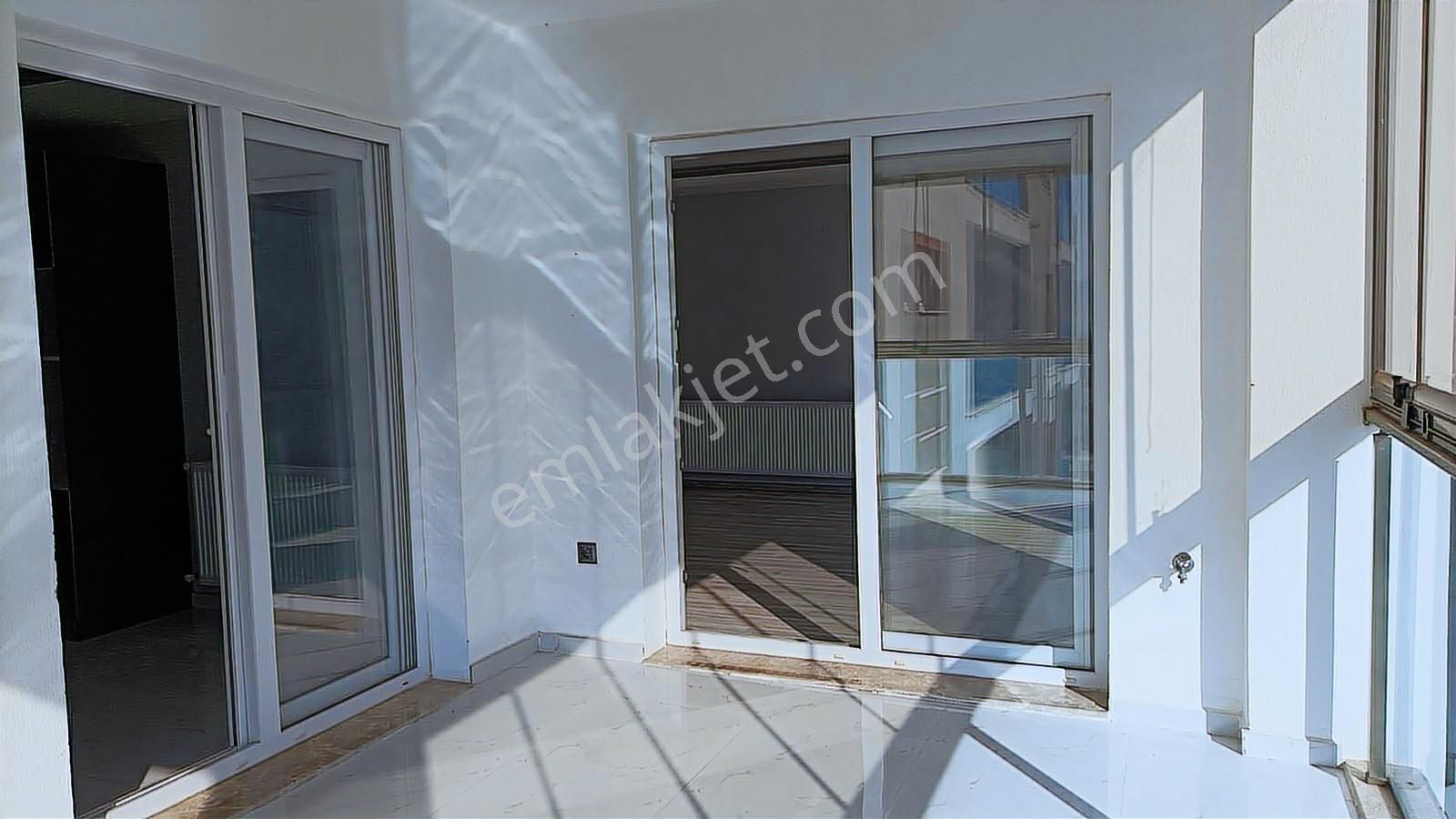 Kuşadası Ege Mh Nezih Site İçerisinde 3+1.kapalı Mutfaklı,kirlk - Görsel 25