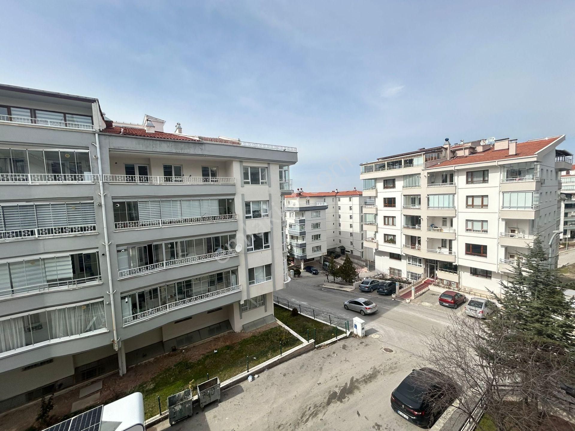 Taner'den Akpınar Mah'de 3+1 Orta Kat Çift Banyolu Asansörlü - Görsel 5