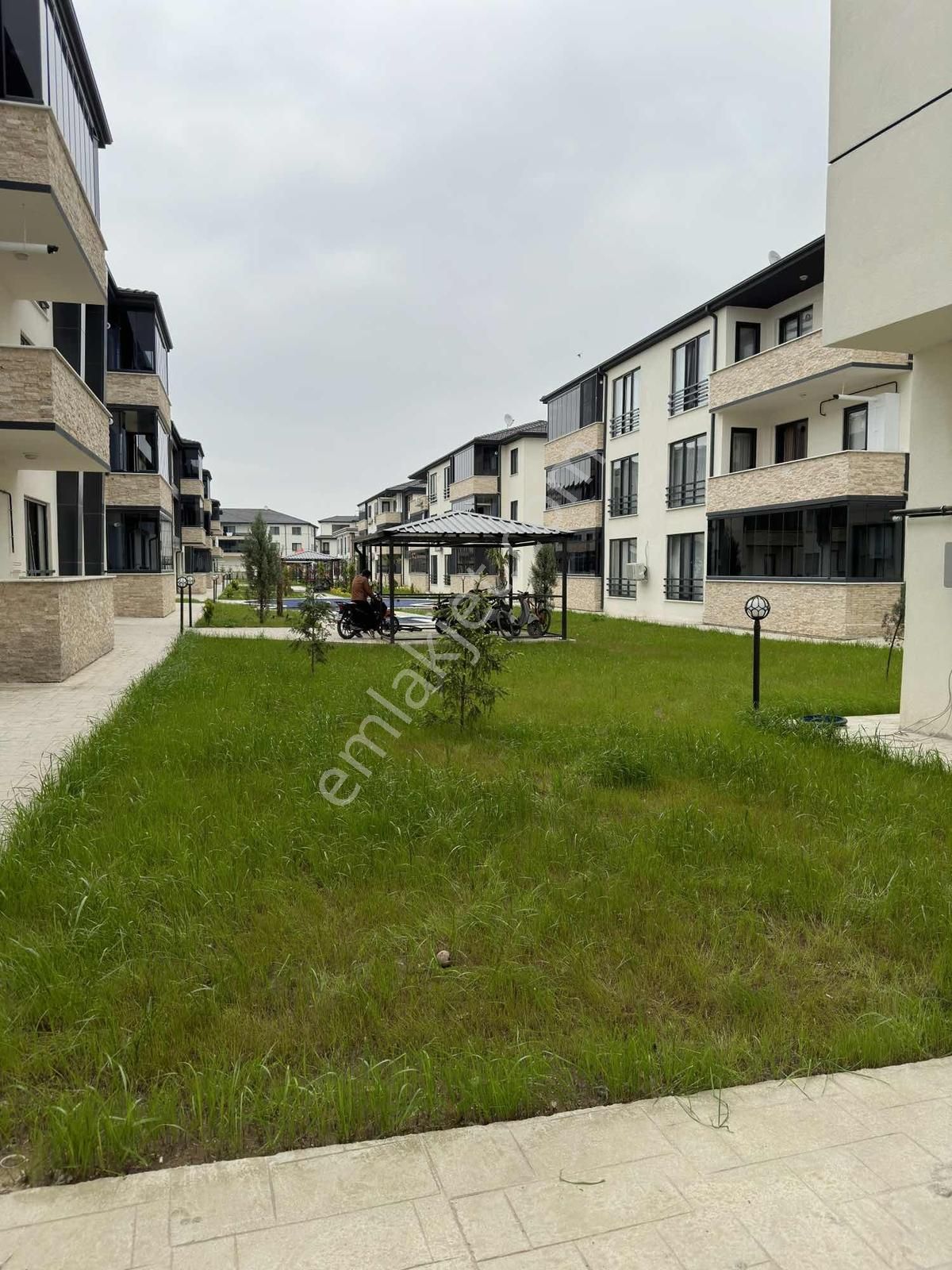 Aker Emlaktan Lüx Site İçerisinde Eşyalı 1+1 - Görsel 9