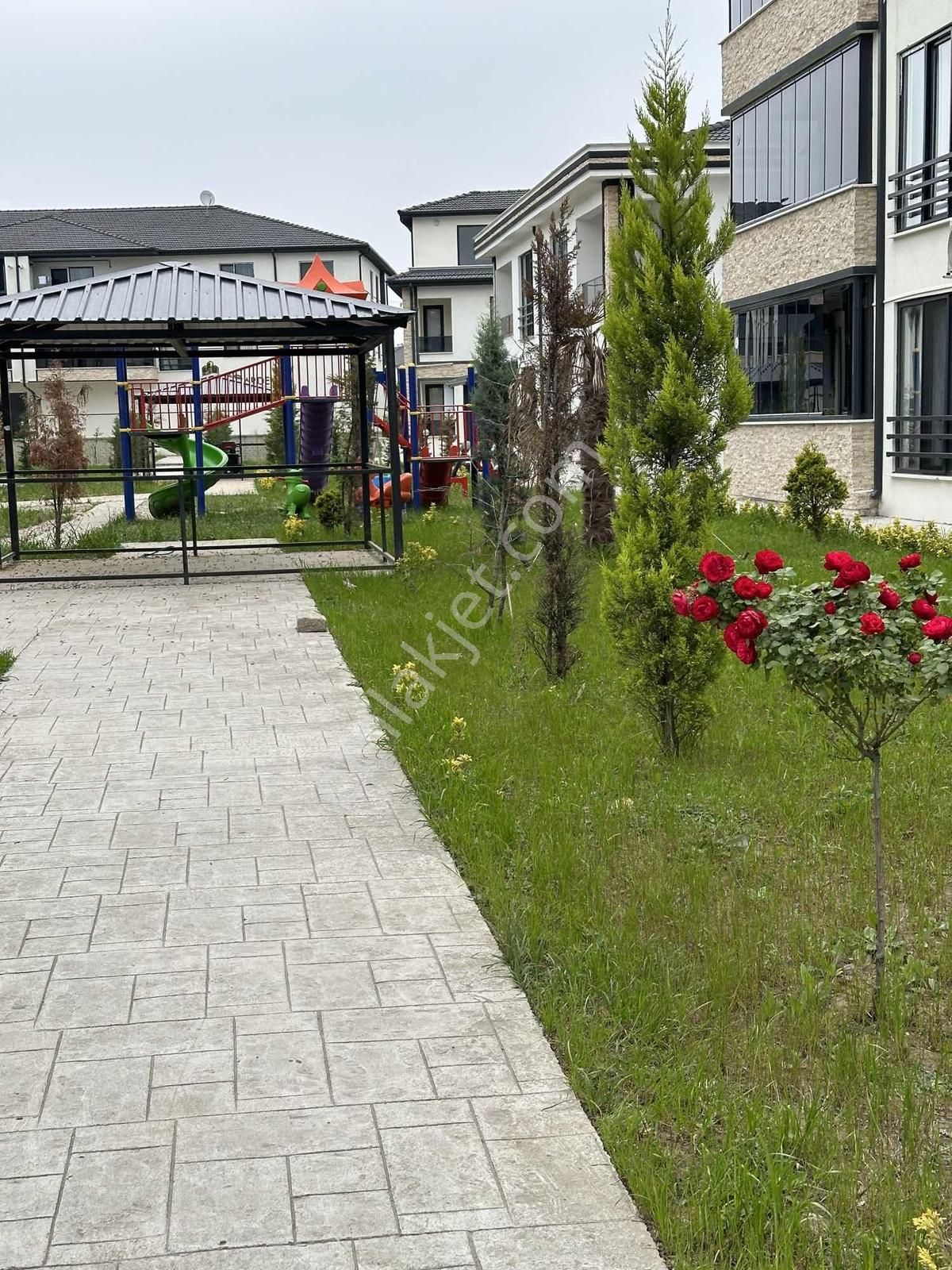 Aker Emlaktan Lüx Site İçerisinde Eşyalı 1+1 - Görsel 17