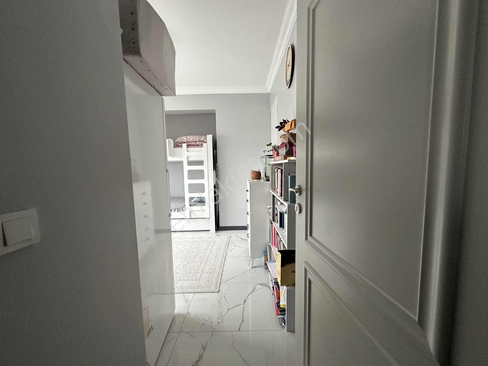 Merkezi Konumda İskanlı 3+1 Lüks Daire - Görsel 13