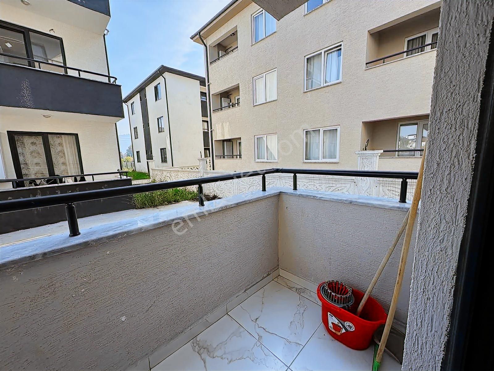 Yeni Mahallede Eşyalı Kiralık 1+1 Daire - Görsel 10