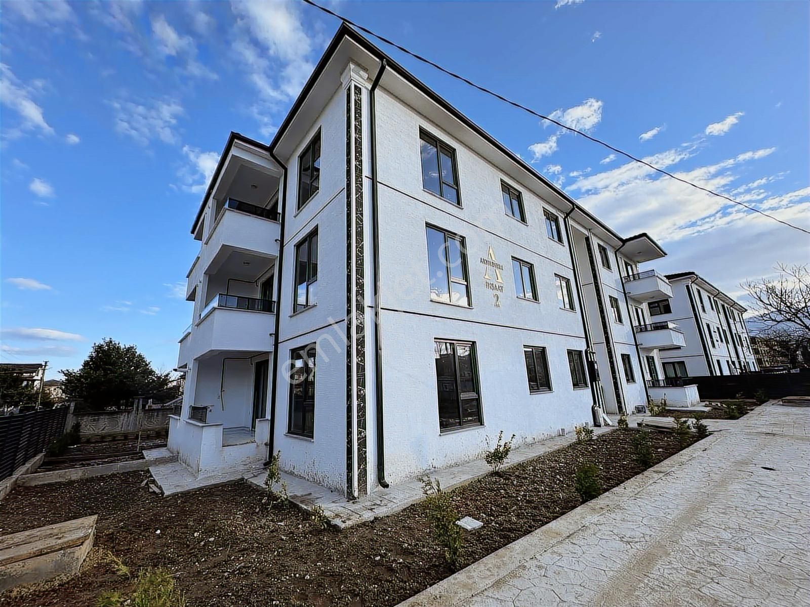 Aker Emlaktan Adliyeye Yakın Lüks Acil Satılık 2+1 Daire