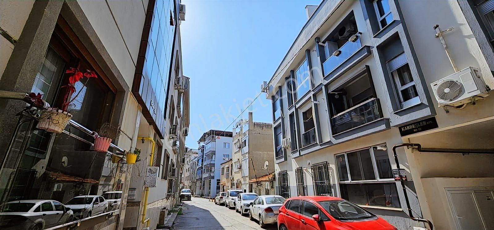 Çiğli Yeni Mahallede Aile Binası Dubleks Daire - Görsel 2