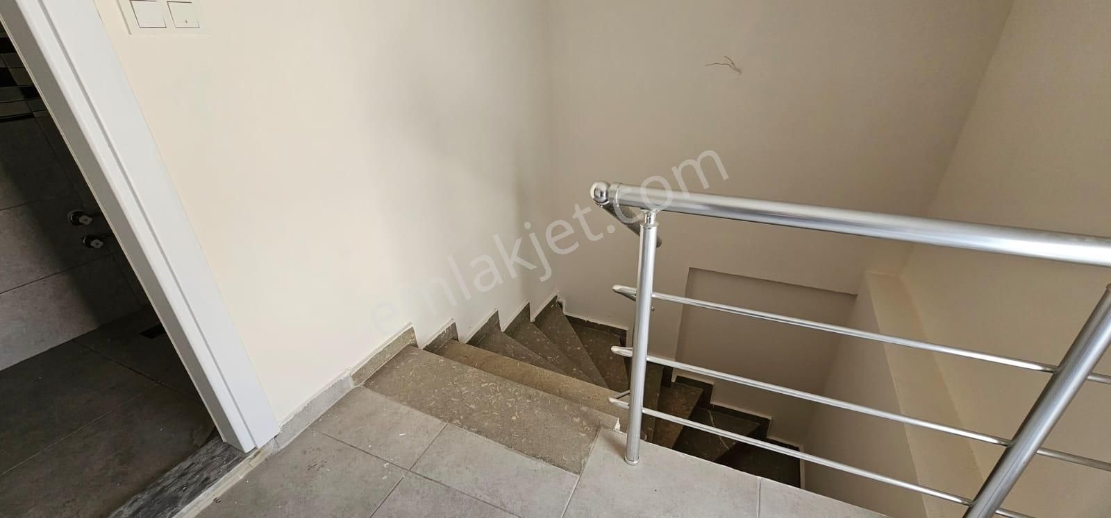 Çiğli Yeni Mahallede Aile Binası Dubleks Daire - Görsel 14