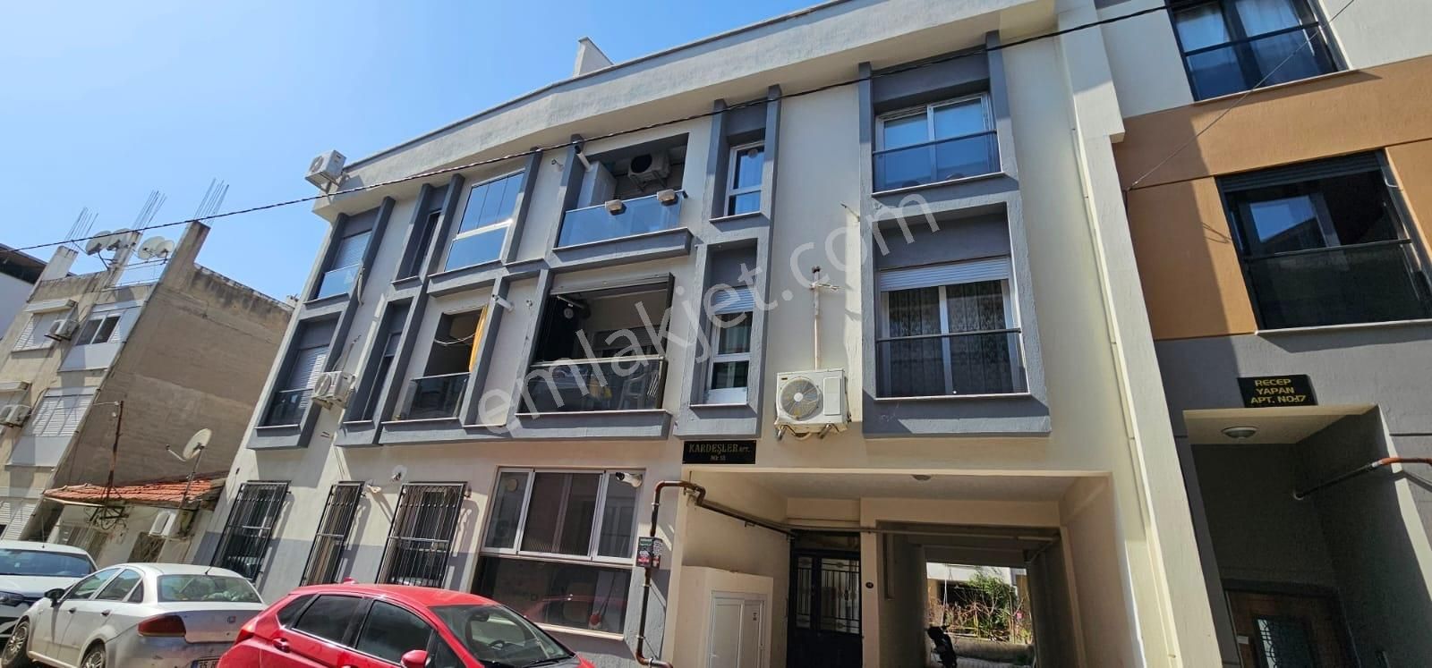 Çiğli Yeni Mahallede Aile Binası Dubleks Daire