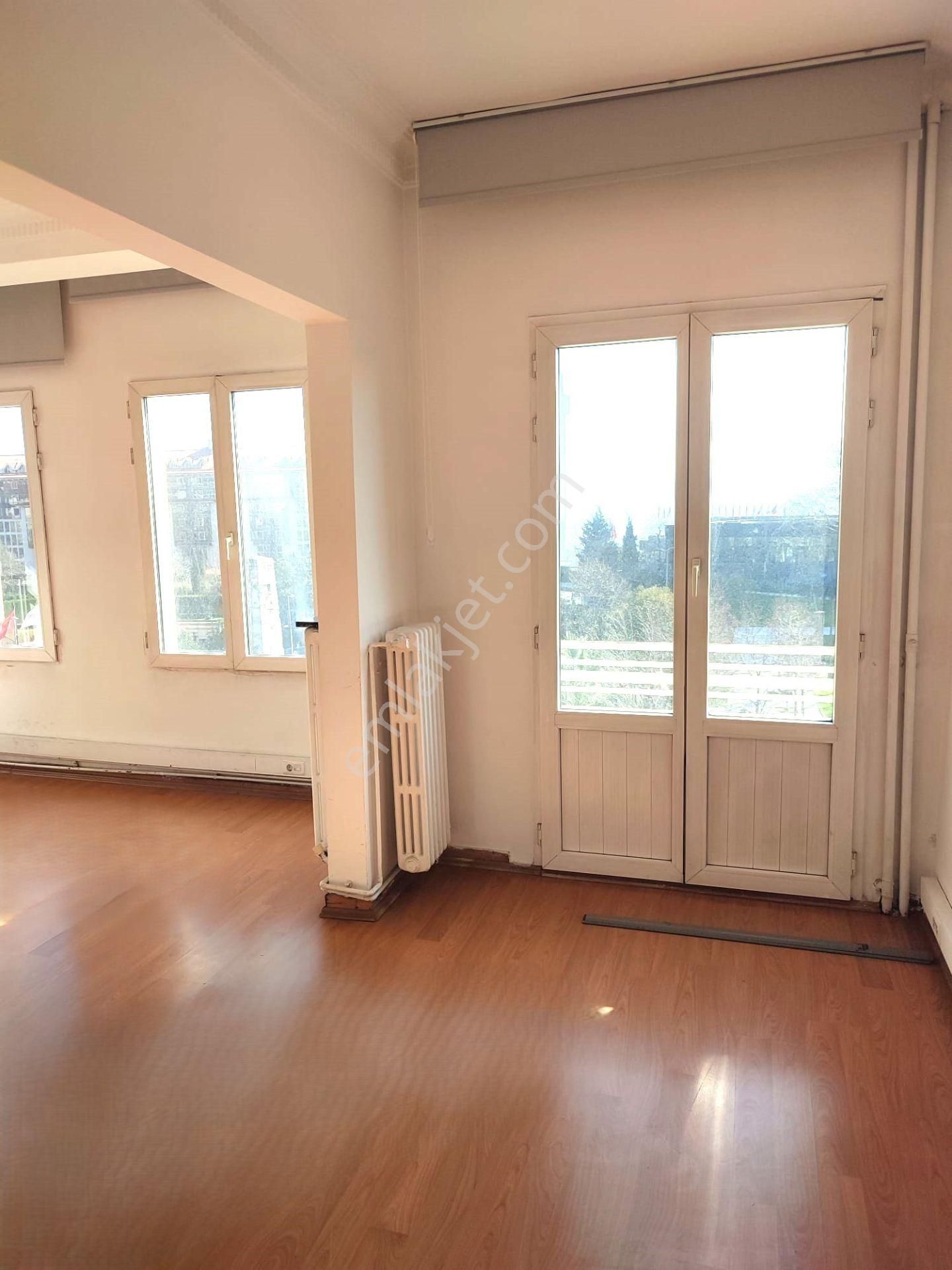 Suna Tabakçı'dan Taksim Cumhuriyet Caddesi 125 M2 Kiralık Ofis - Görsel 8