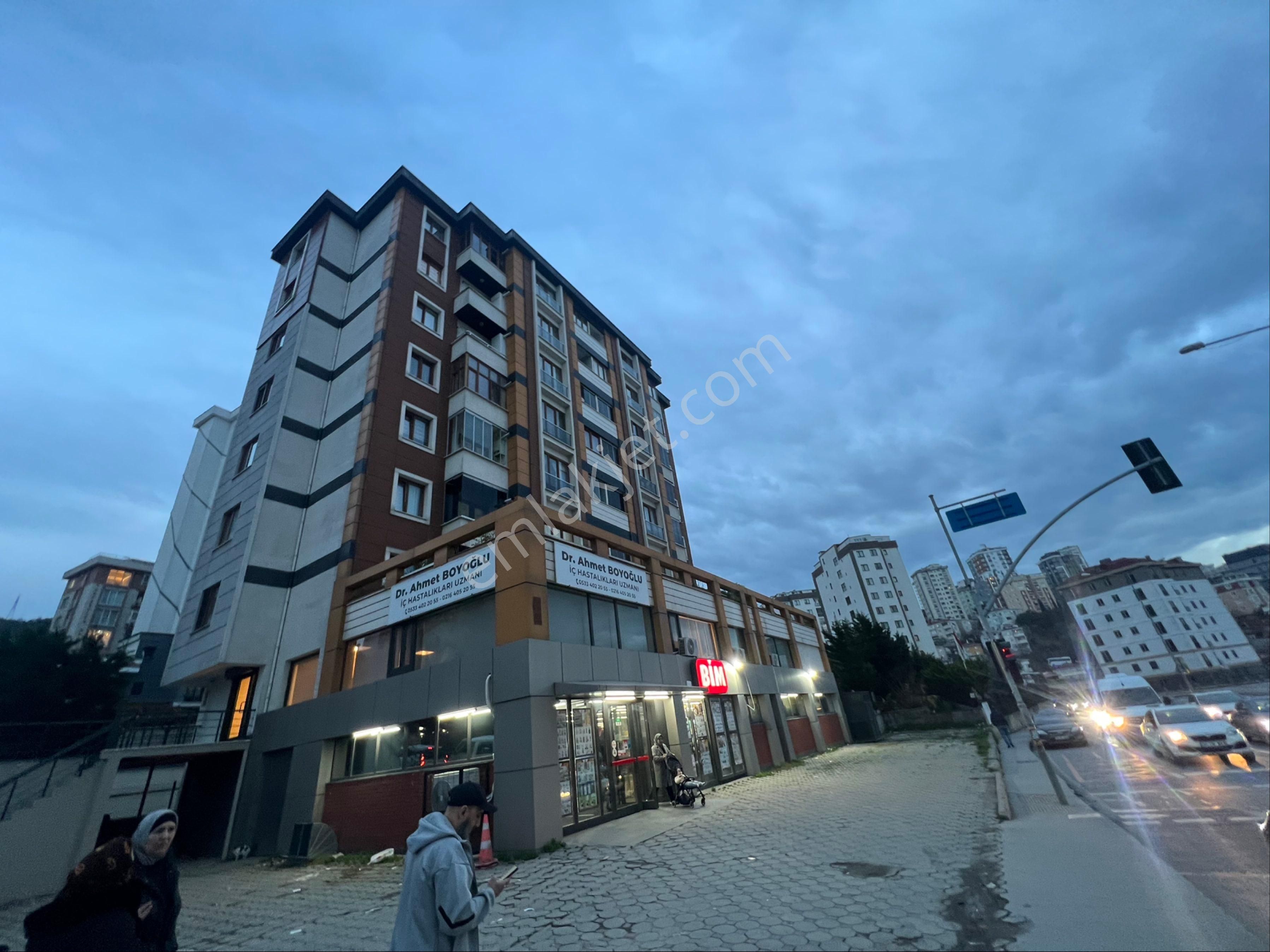 İstanbul Kartal – Yakacık’ta Merkezi Konumda Eşyalı 3+1 Satılık Daire