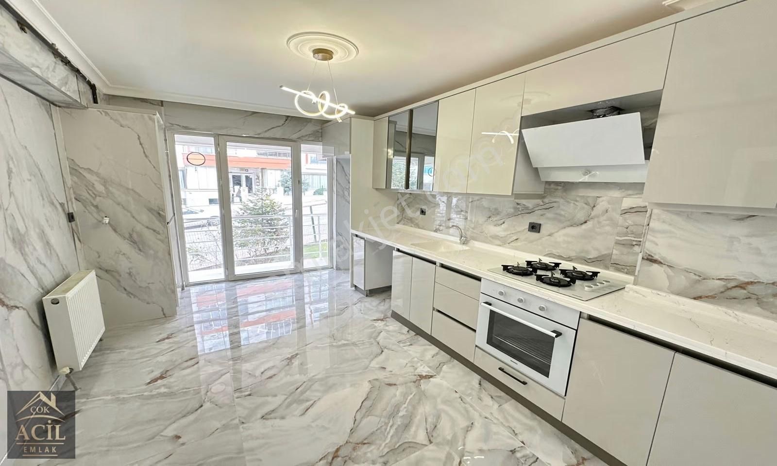 Çok Acil'den Atapark Mh. Lüx Yapılı E.banyolu Ara Katta 4+1 !