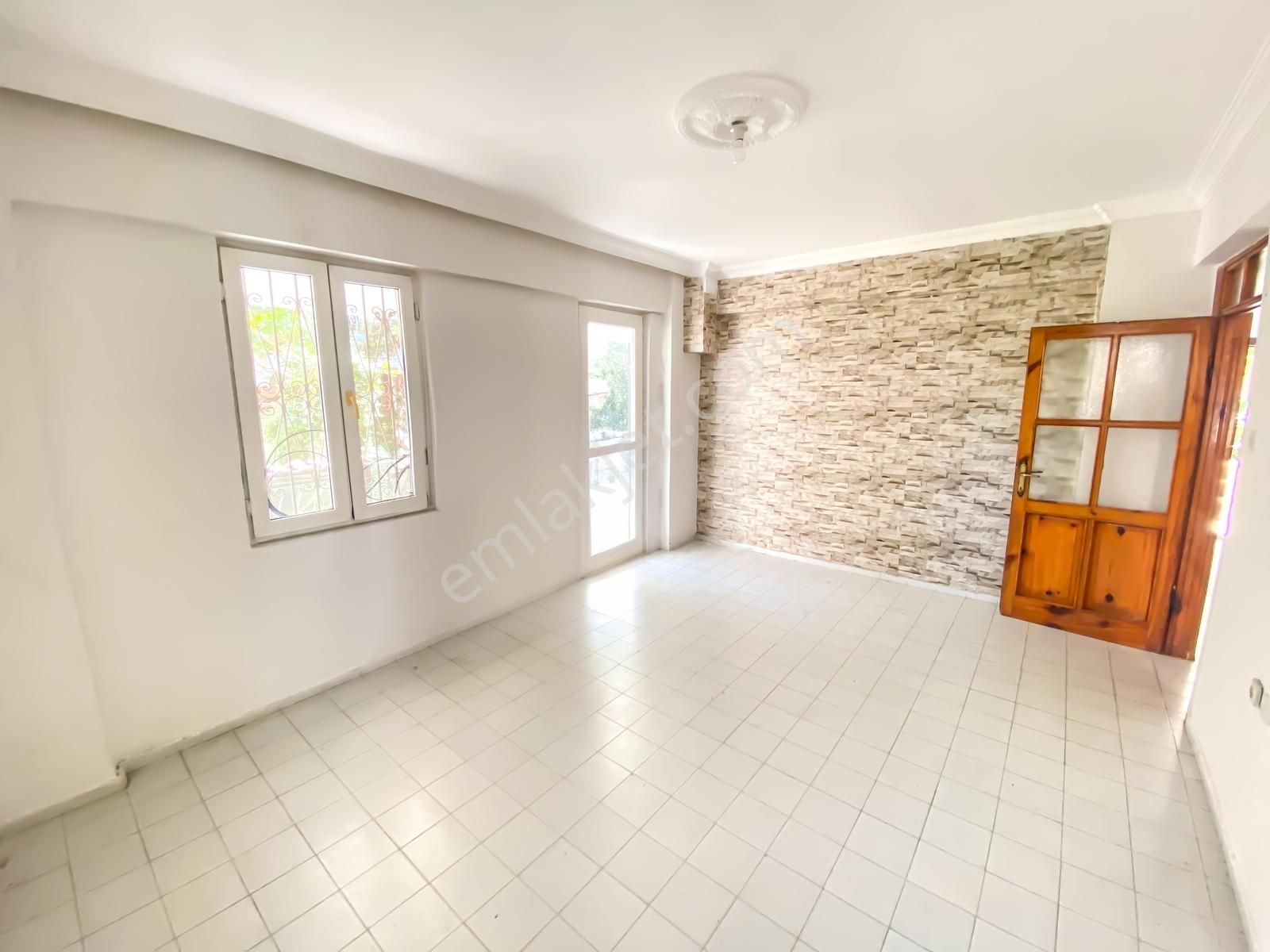 Ata'dan Mba Koleji Yakını Giriş Kat Ve Bahçeli 2+1 Düz Daire - Görsel 3