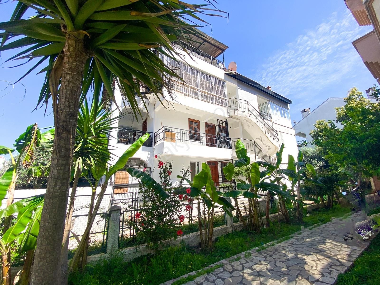 Ata'dan Mba Koleji Yakını Giriş Kat Ve Bahçeli 2+1 Düz Daire