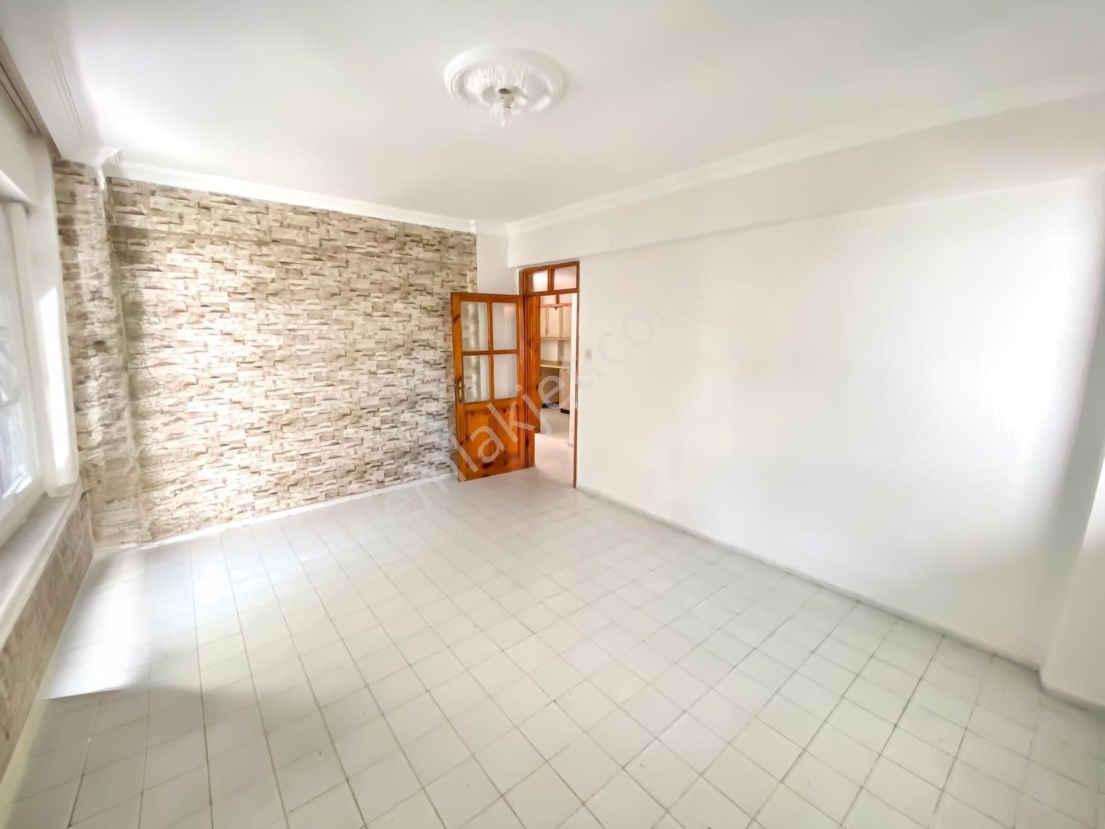 Ata'dan Mba Koleji Yakını Giriş Kat Ve Bahçeli 2+1 Düz Daire - Görsel 2