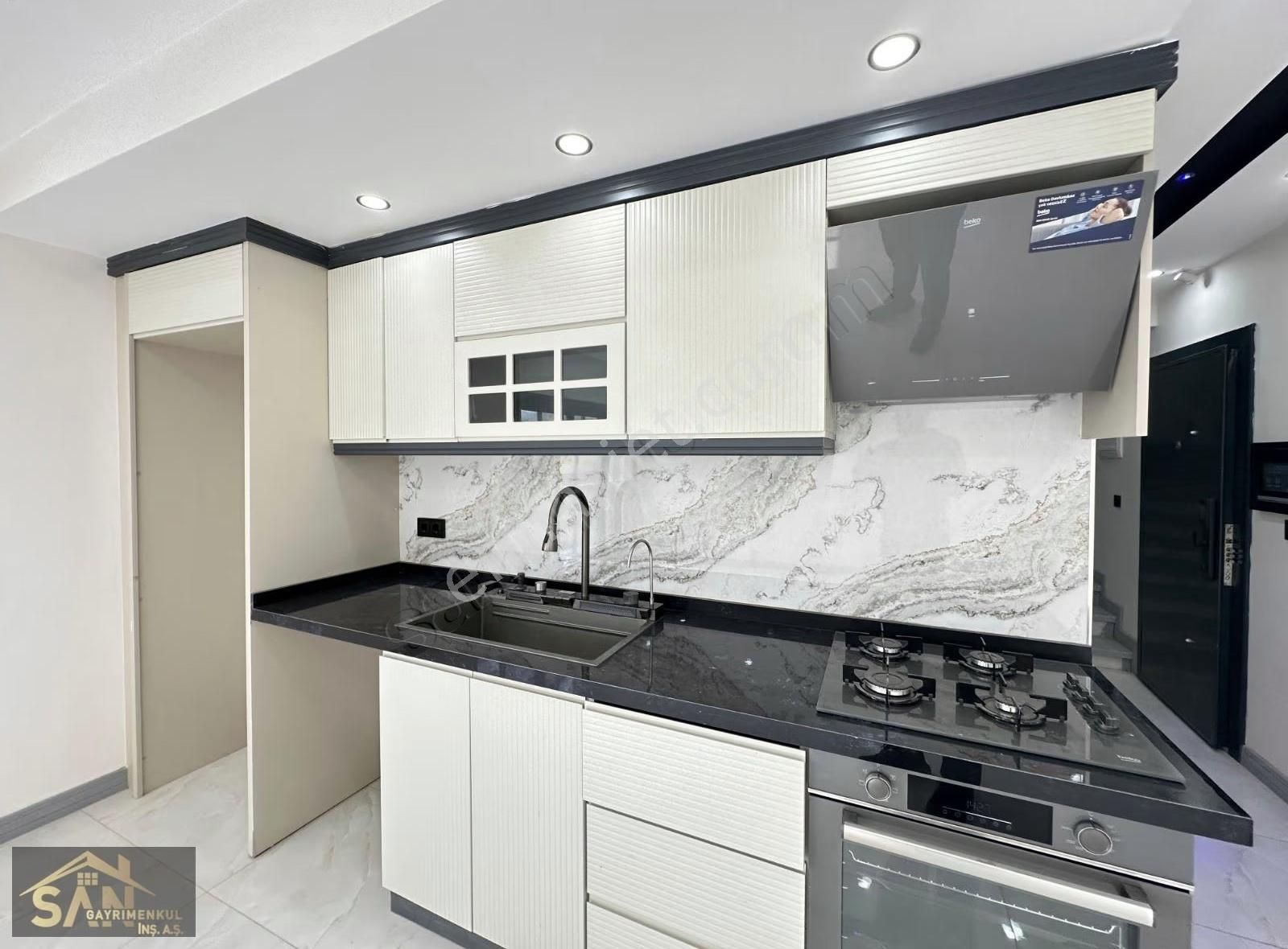 Urla Gdn Gold Sitesinde Satılık 140 Metre Bahçeli Daire