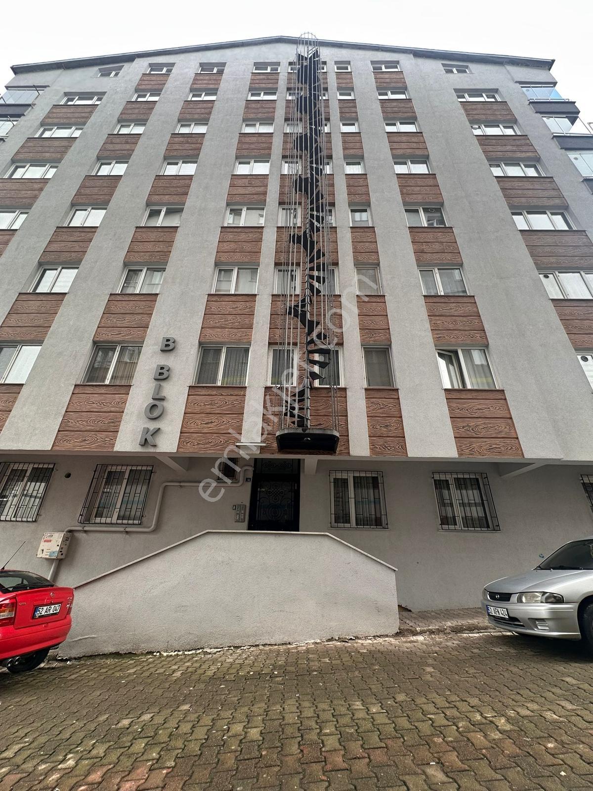 Şirinevler'de Geniş 2+1 | Ara Kat | Eşyalı Satılık Daire