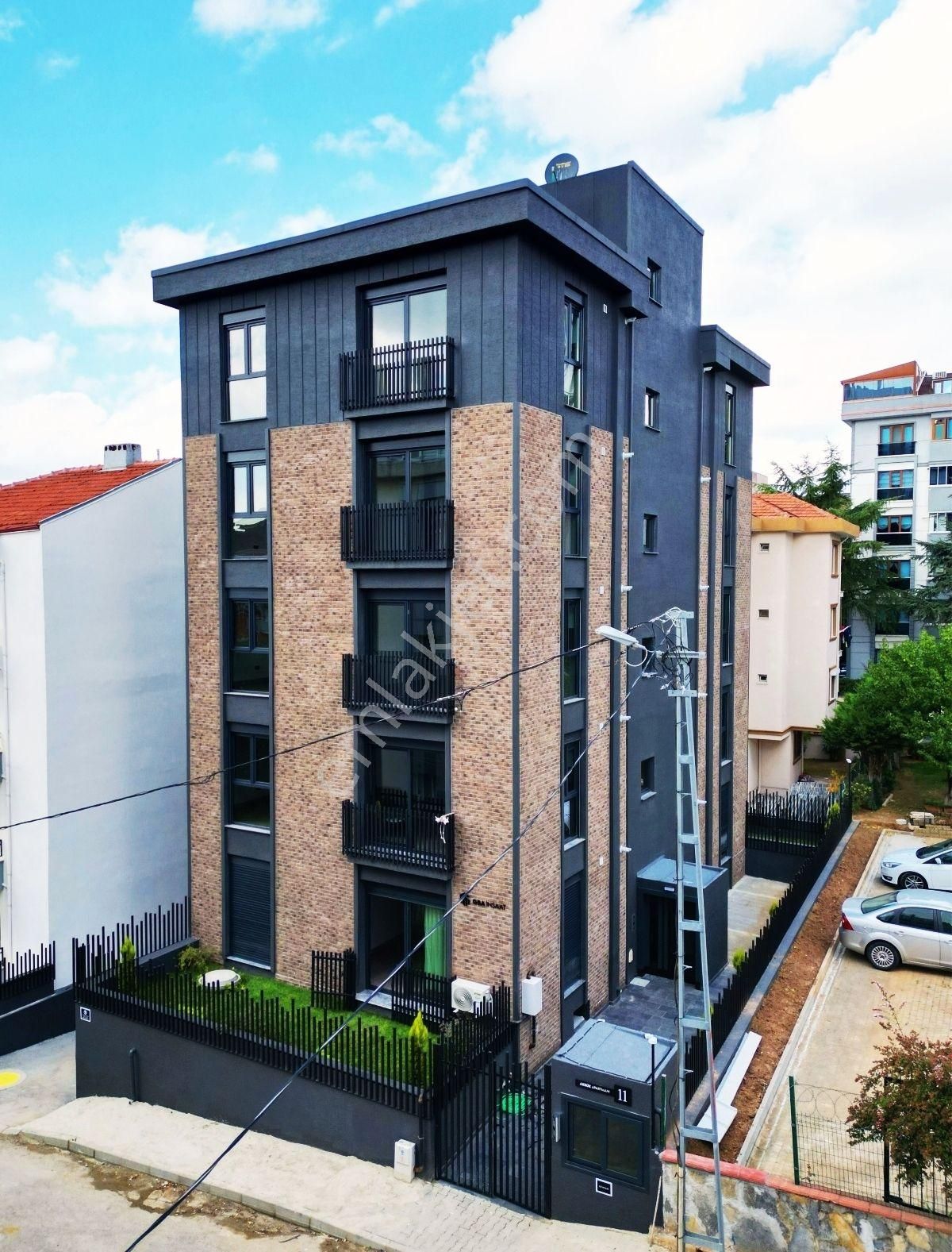 Mertcan Dan Yakacık Meydana Yürüme 2+1 Ankastreli - İskanlı Tapu Masrafsız
