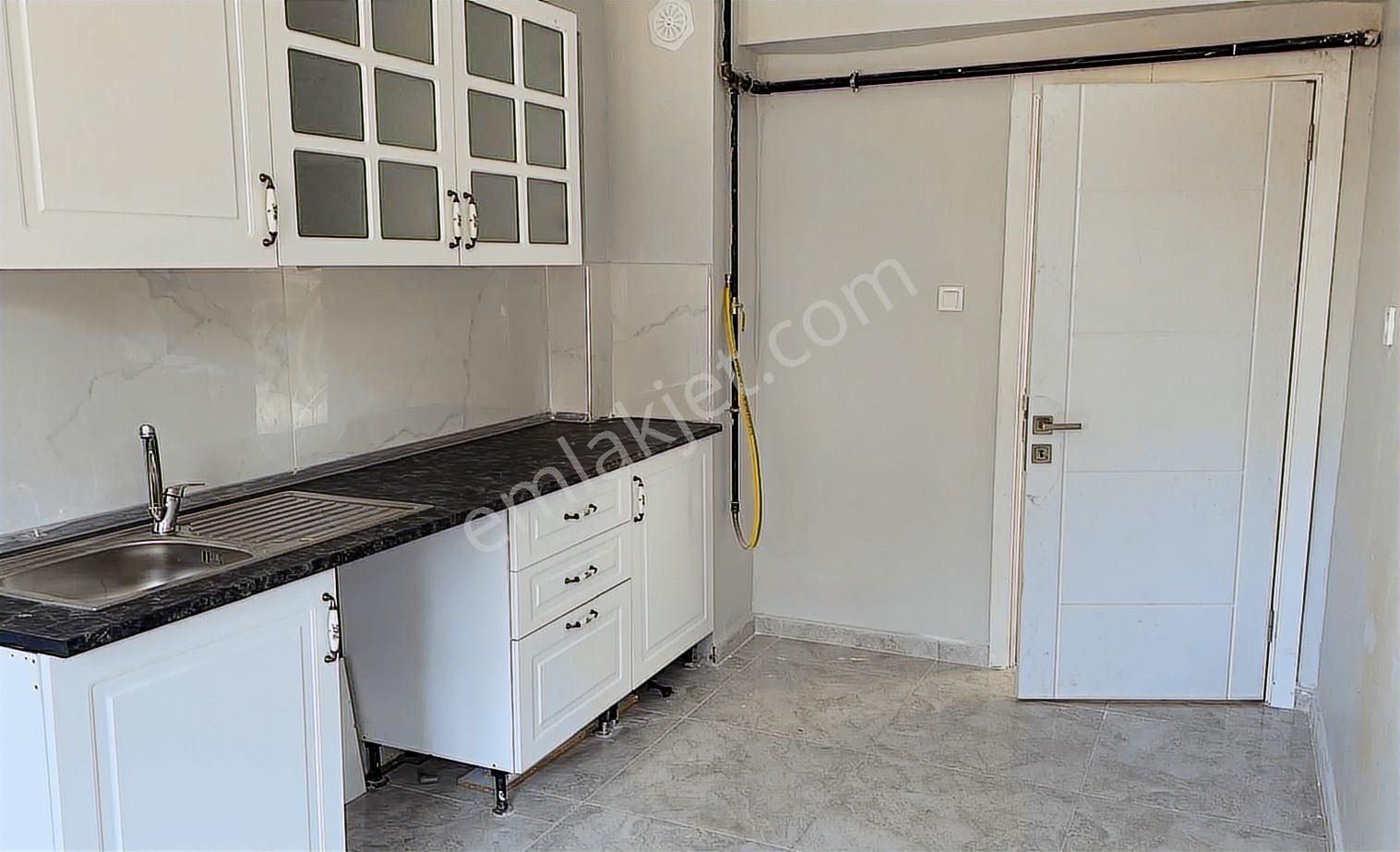 Kapalı Pazar Yeri Karşısı 3+1 Köşe Daire - Görsel 4