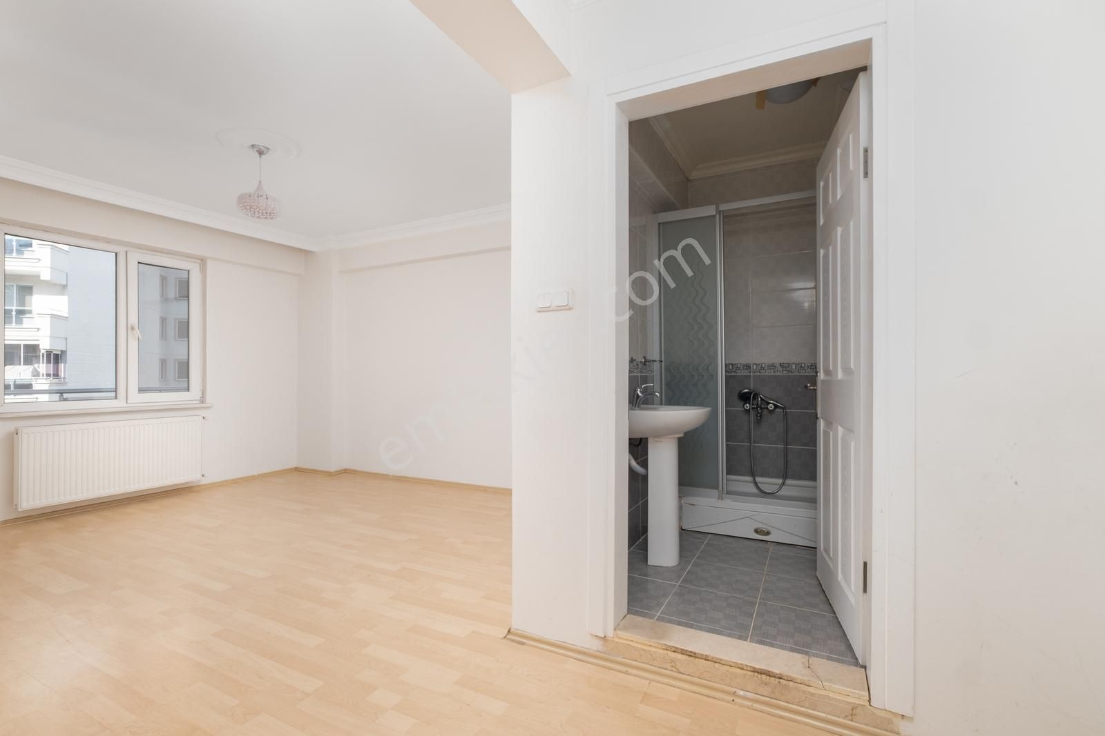 Remaxadvantage'den 23 Nısanda ,geniş 4+1 Havuzlu Daire - Görsel 3